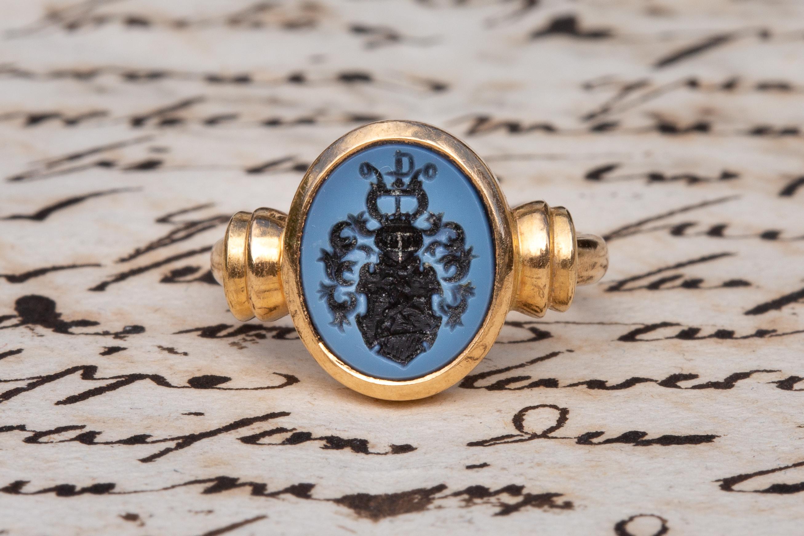 This beautiful vintage intaglio signet ring was made in 1992 in Stockholm by Swedish jeweller Bertil Nilsson. It is crafted in 18K yellow gold and features a blue-black agate stone which is intricately engraved with a heraldic coat of arms.

The