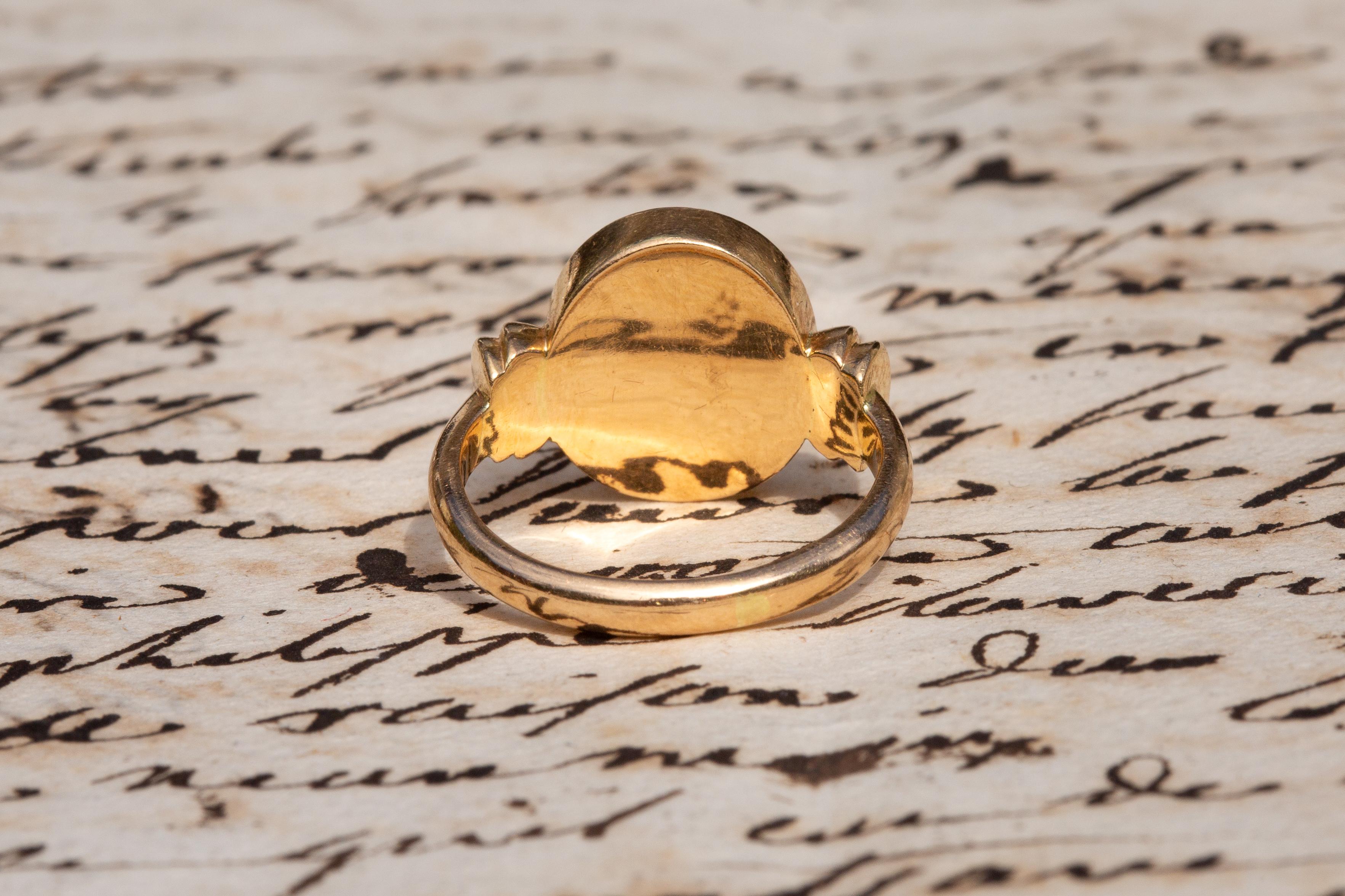 Swedish Heraldic 18k Gold Signet Ring Agate Intaglio 'Von Ramm' Coat of Arms In Good Condition In London, GB