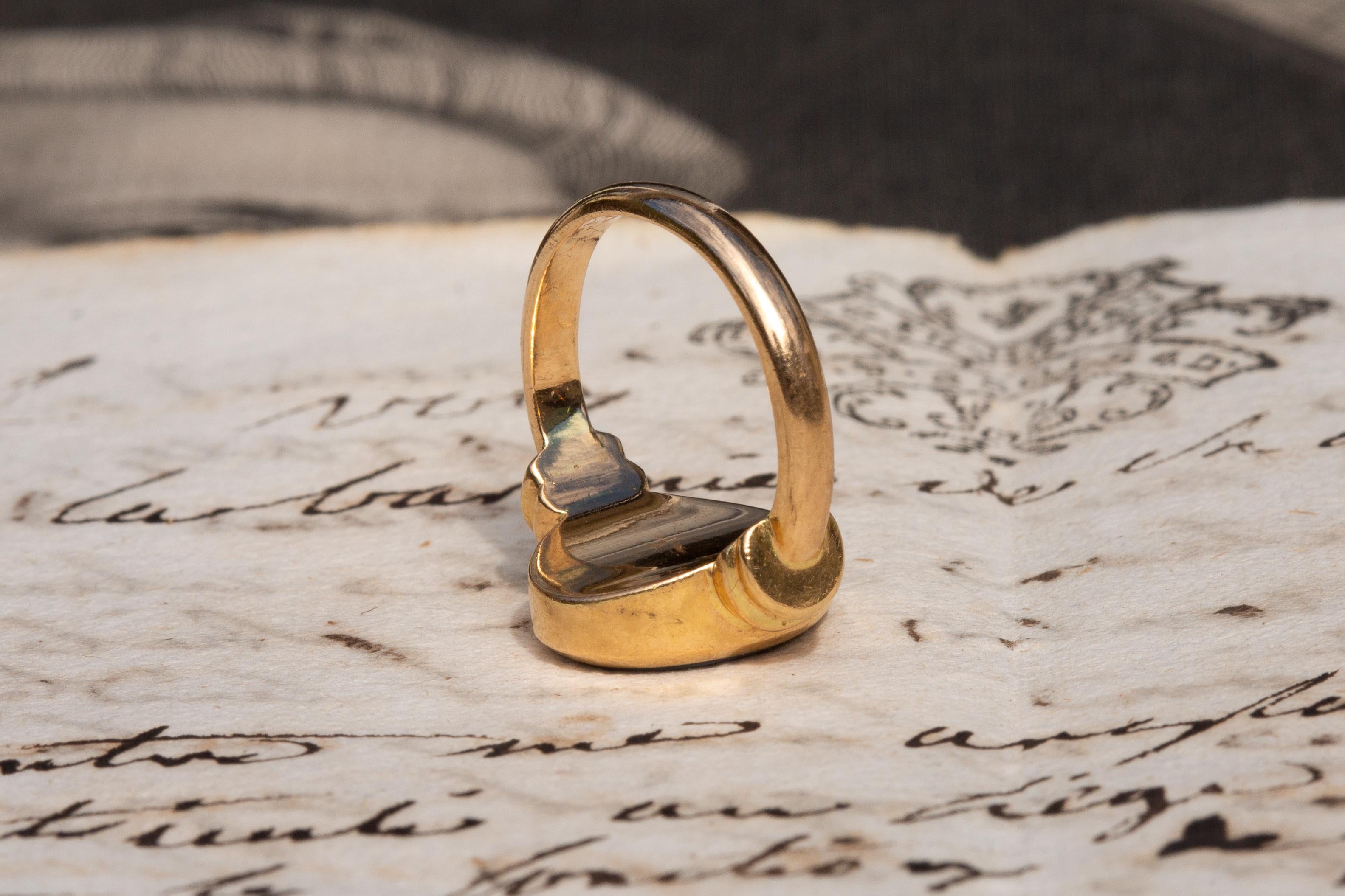 Women's or Men's Swedish Heraldic 18k Gold Signet Ring Agate Intaglio 'Von Ramm' Coat of Arms