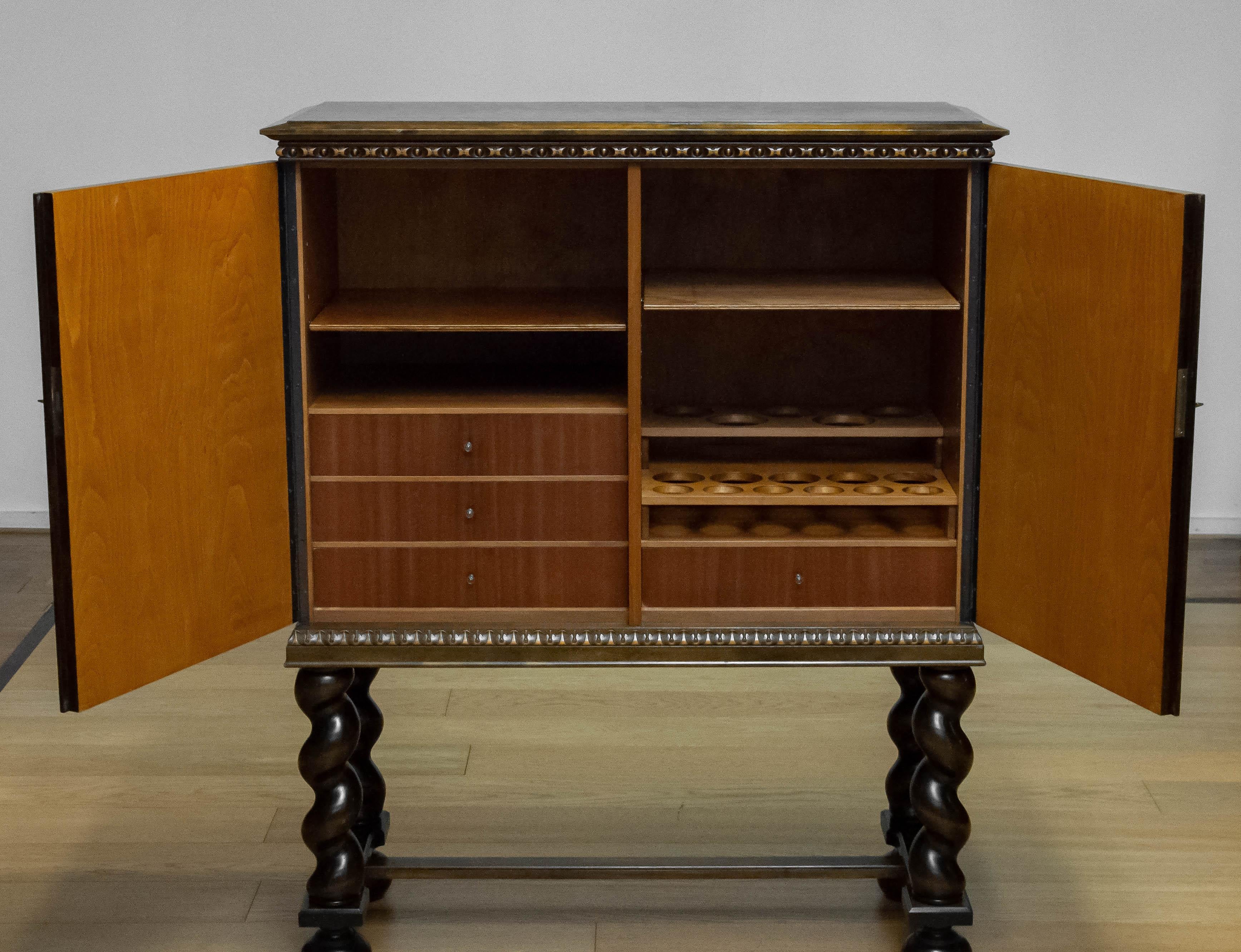 Hochwertiger schwedischer Barschrank, 1940er Jahre (Schwedisch) im Angebot
