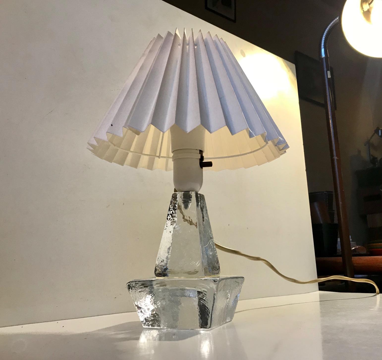 A tower shaped table lamp in iced glass - mimicking melting ice. Designed and manufactured by Atelje Engberg in Sweden during the 1970s in a style reminiscent of Erik Hoglund and Tapio Wirkkala. The height of this light is 29 cm with the bulb. The