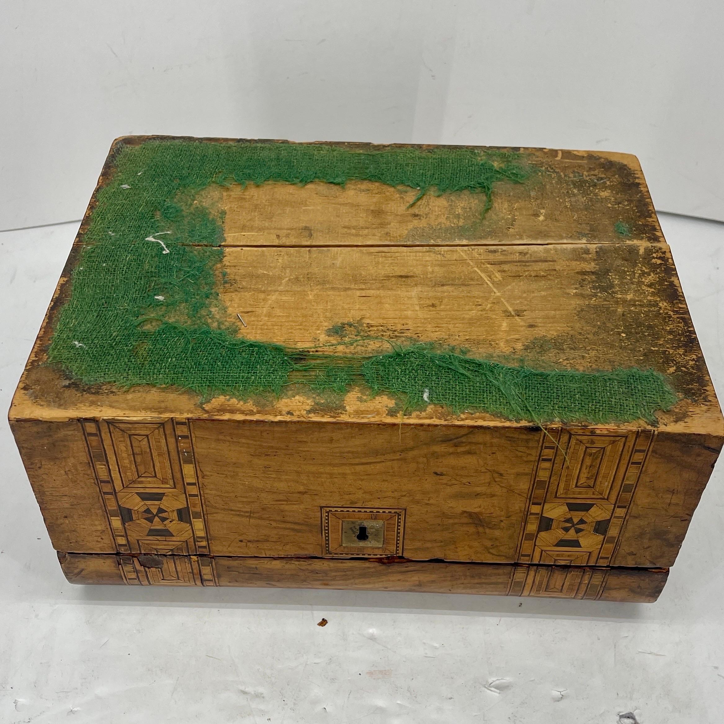 Swedish Inlaid Fruitwood and Veneered Box with Curved Top Early 19th Century For Sale 12