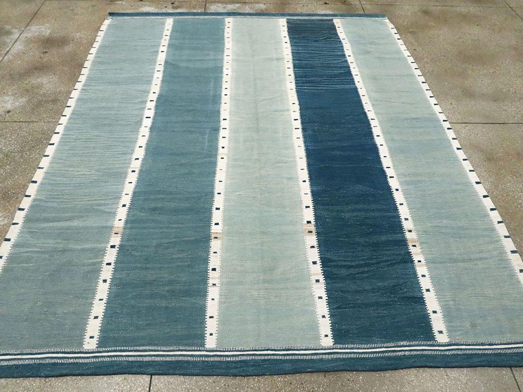 Swedish Inspired Contemporary Turkish Flat-Weave Kilim Small Room Size Carpet In New Condition For Sale In New York, NY