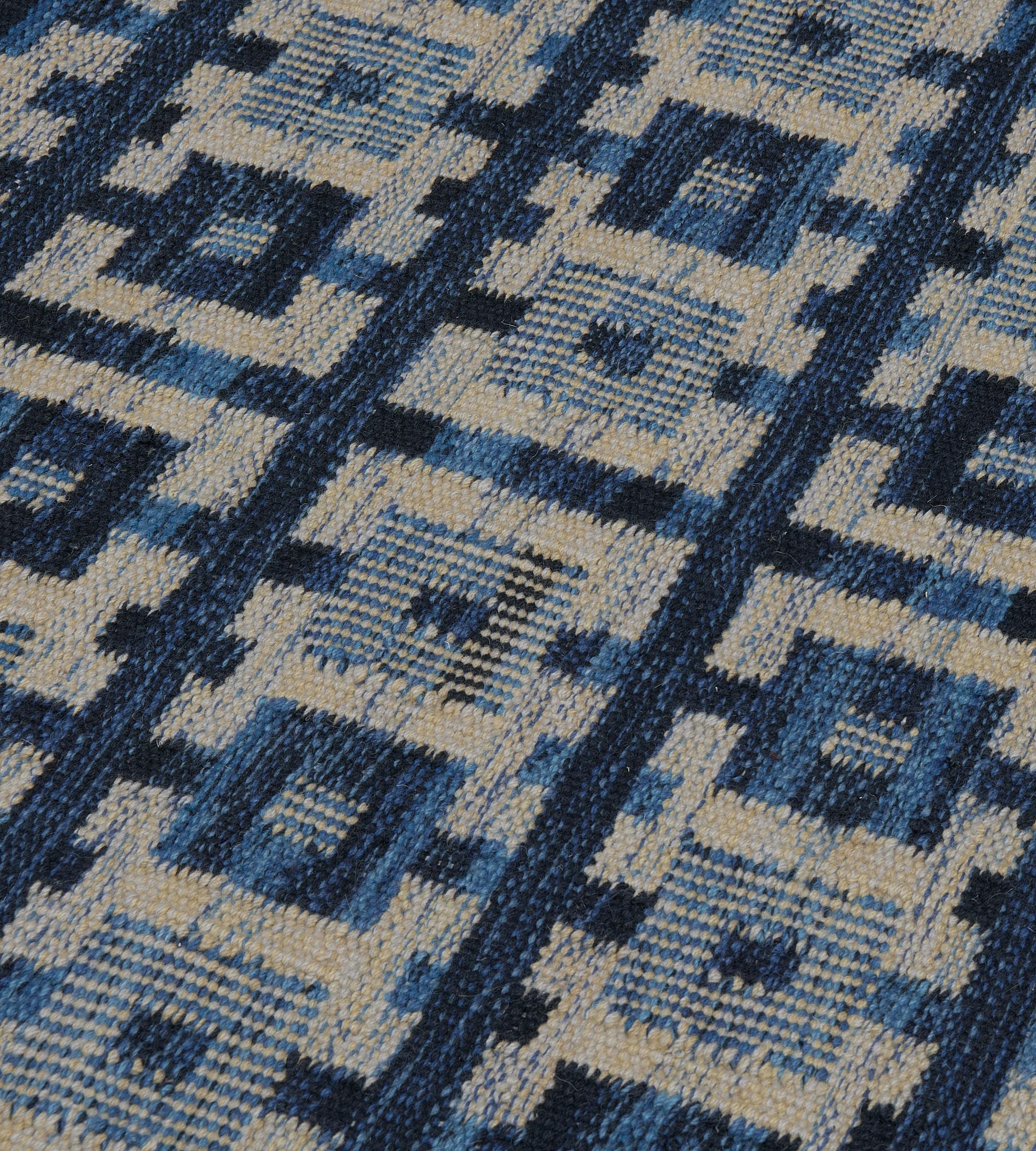 Schwedisch inspirierter blauer Flachgewebe-Wollteppich In-Stock, neu (Wolle) im Angebot