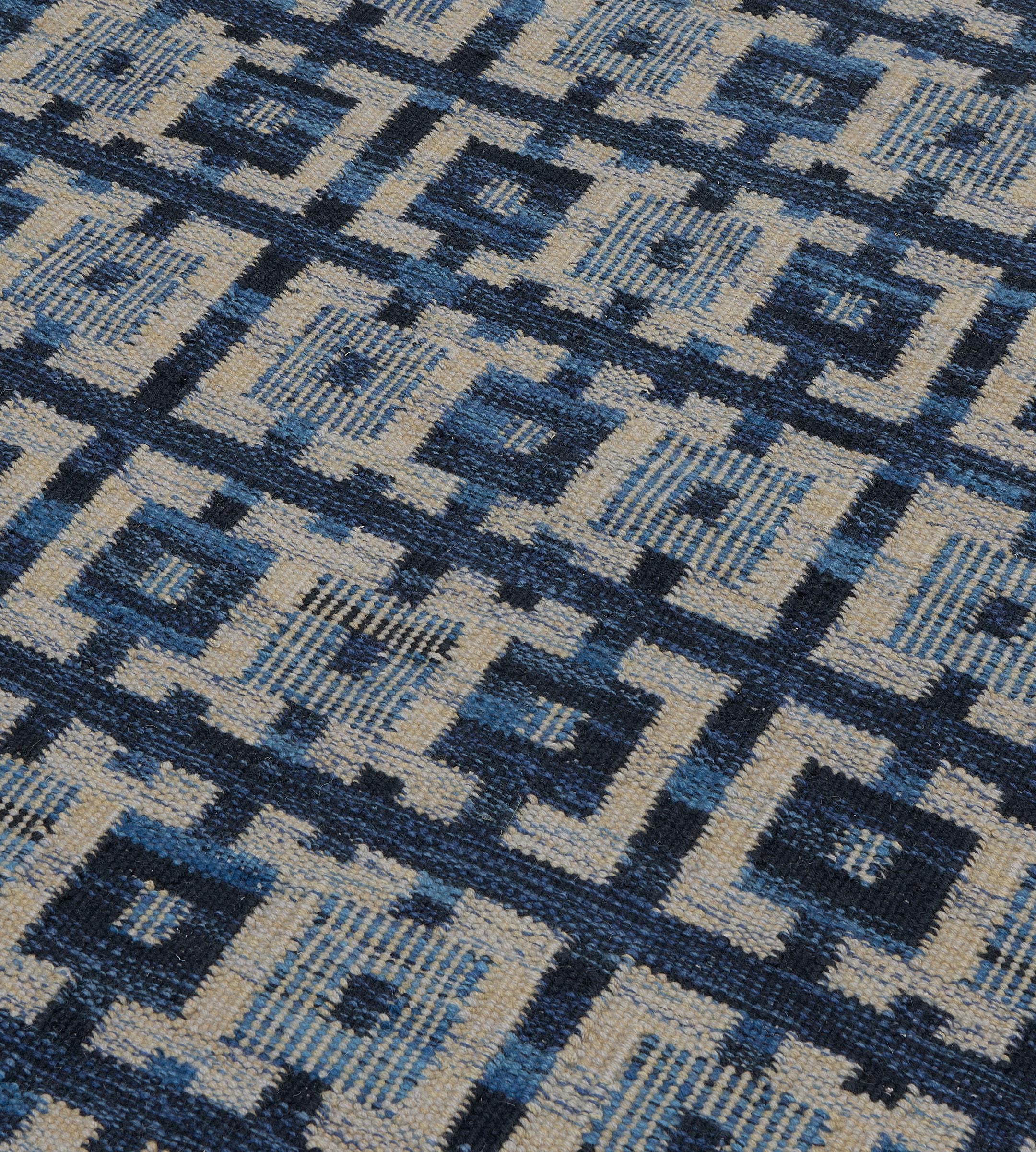 Schwedisch inspirierter blauer Flachgewebe-Wollteppich In-Stock, neu im Angebot 1
