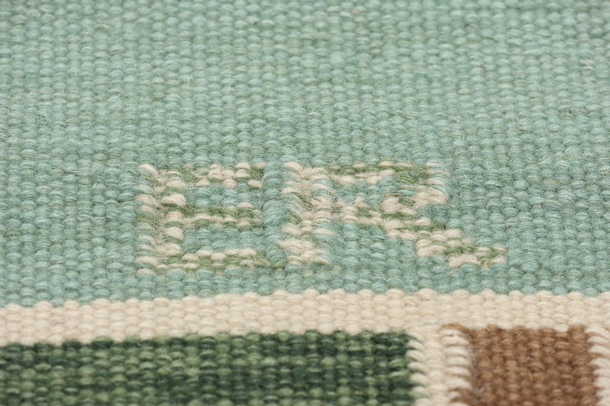 Schwedisch inspirierter Kelim-Teppich, skandinavisch-modernes Design auf Biophiles Design im Zustand „Neu“ im Angebot in Dallas, TX