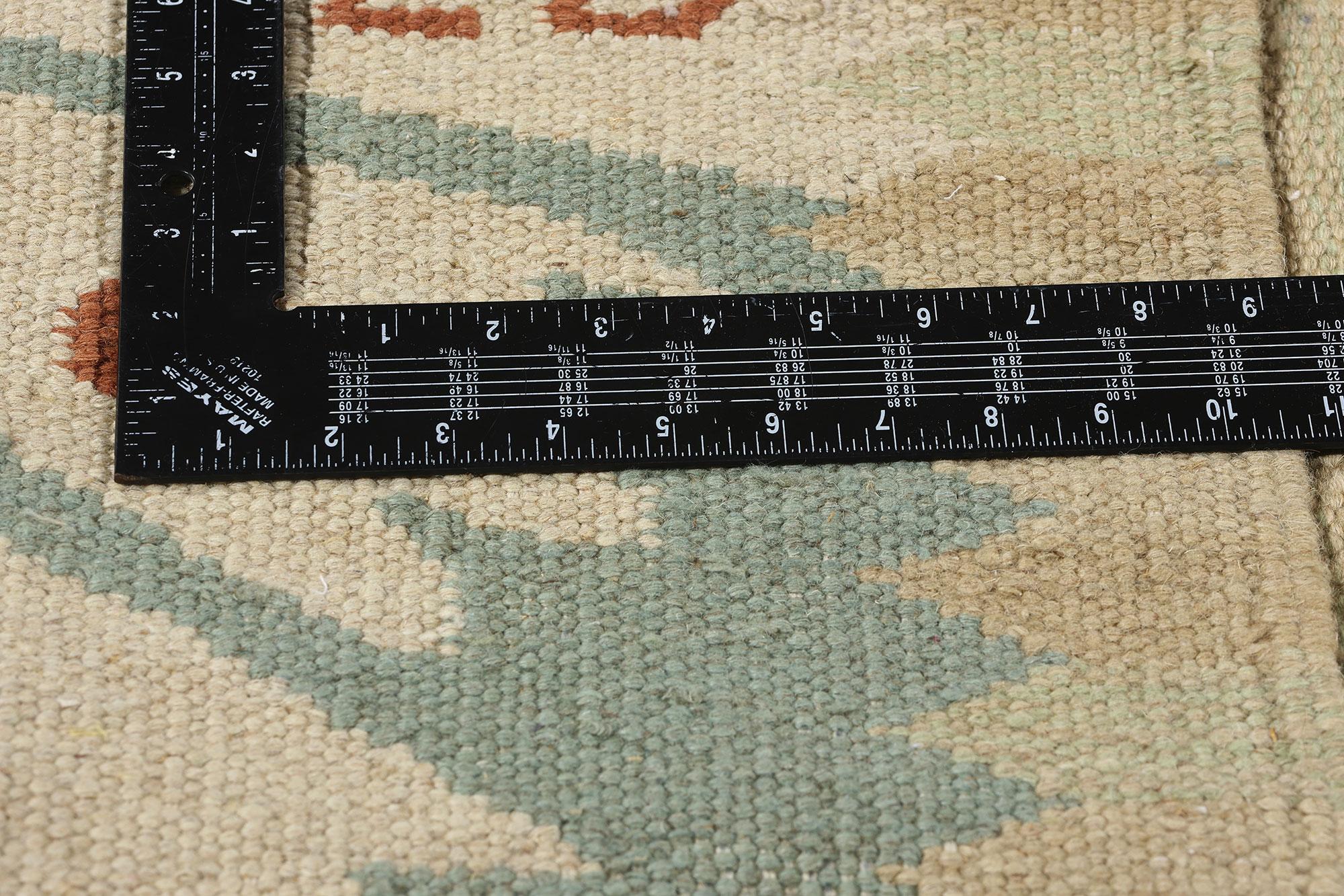 Schwedisch inspirierter Kelim-Teppich, skandinavisch-modernes Design auf Biophiles Design (21. Jahrhundert und zeitgenössisch) im Angebot