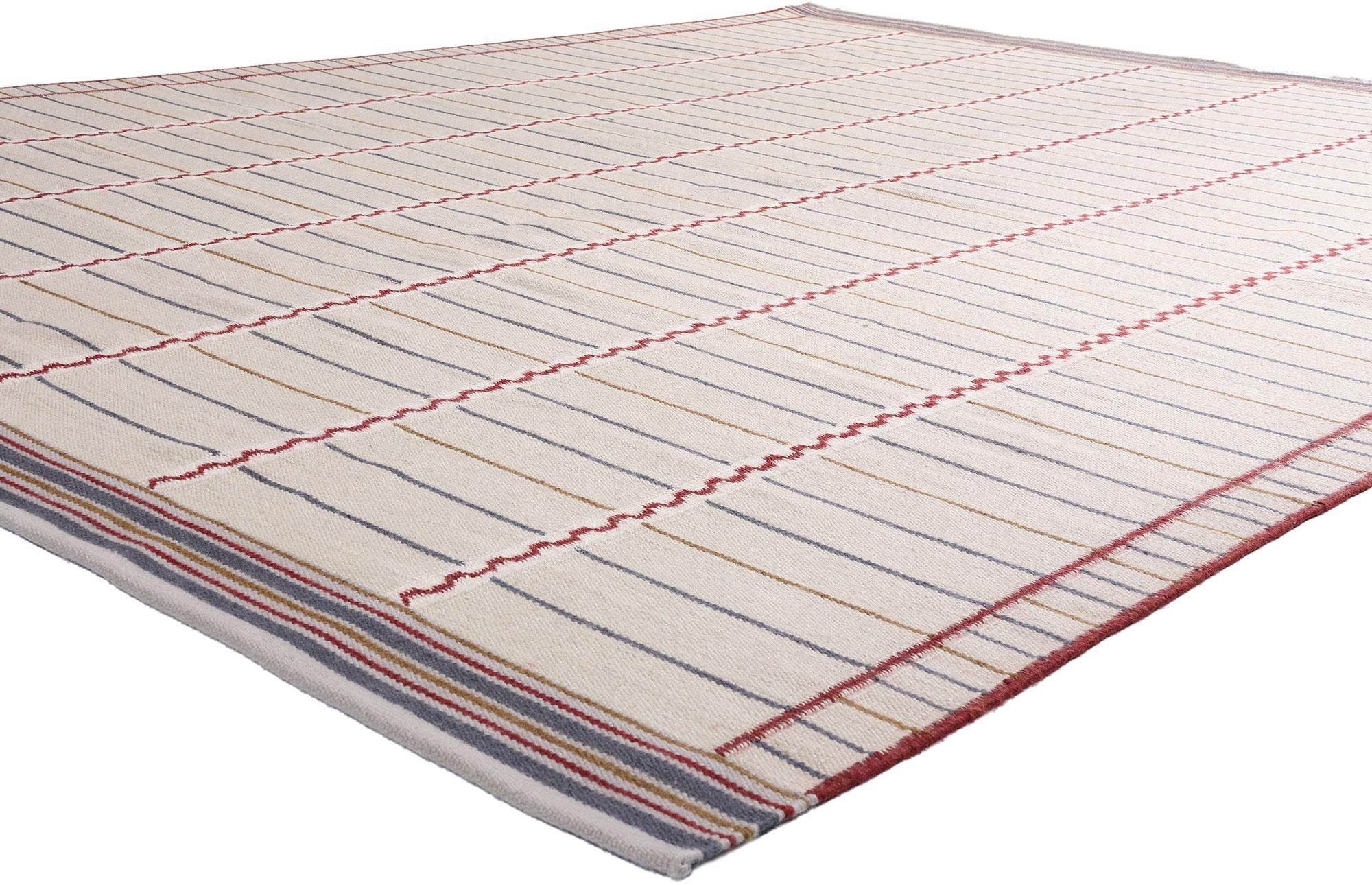 30932 Nuovo Tappeto Kilim di ispirazione svedese, 10'00 x 13'02.
La modernità scandinava incontra il minimalismo cubista in questo tappeto kilim in lana intrecciata a mano di ispirazione svedese. Il design lineare e semplicistico e lo schema di