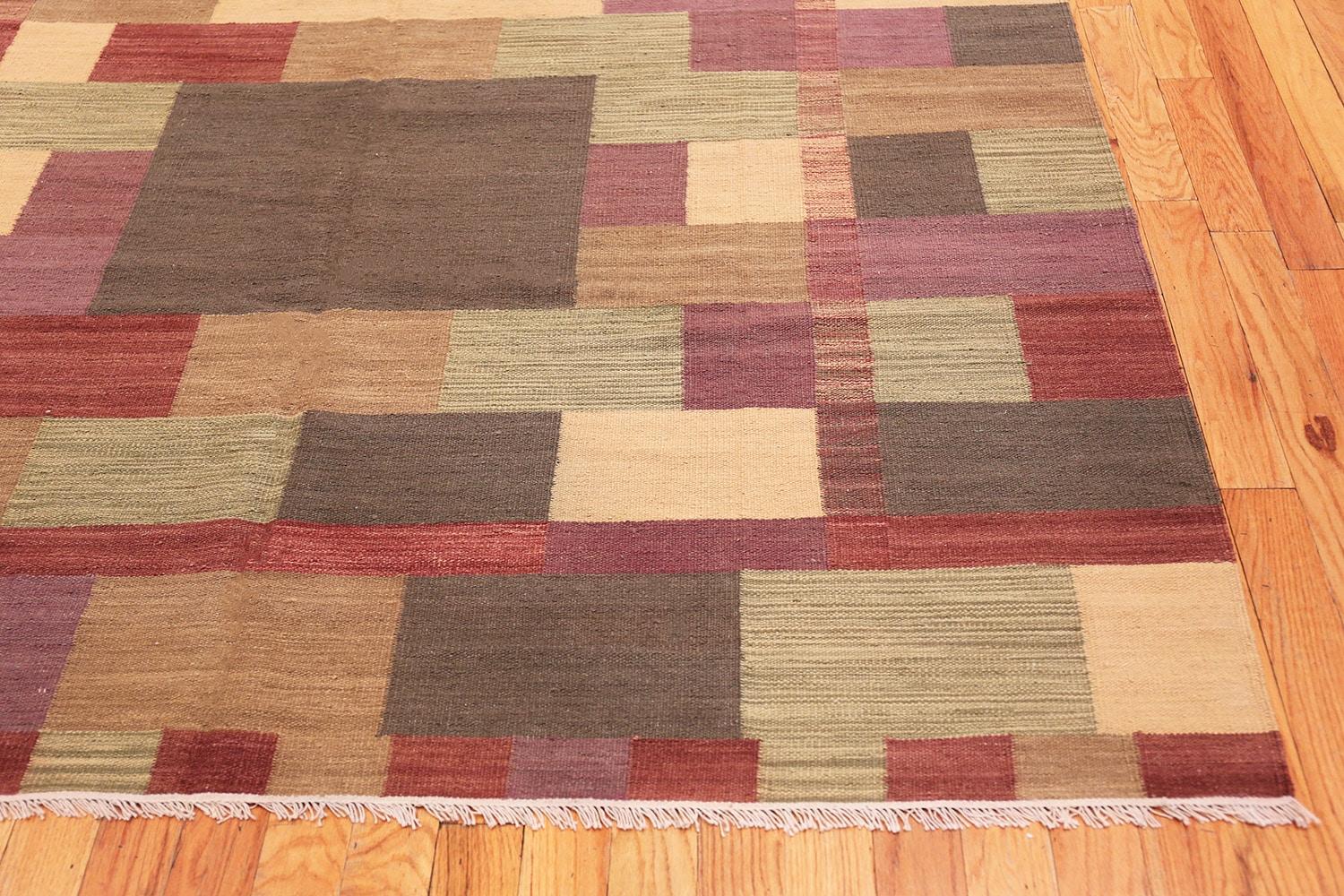 Indian Swedish Inspired Modern Kilim Rug. Size: 7 ft x 9 ft 2 in (2.13 m x 2.79 m)