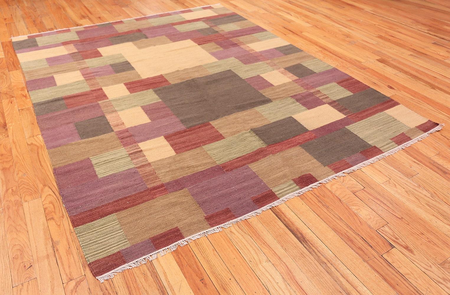 Hand-Woven Swedish Inspired Modern Kilim Rug. Size: 7 ft x 9 ft 2 in (2.13 m x 2.79 m)