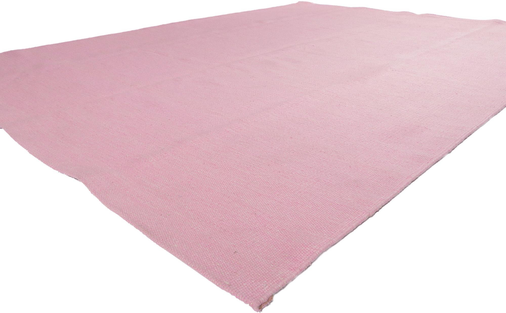 30686 Moderner schwedisch inspirierter rosa Kilim-Teppich, 08'08 x 11'05.
Dieser handgewebte, schwedisch inspirierte rosa Kilim-Teppich aus Wolle verkörpert auf wunderbare Weise die Schlichtheit des modernen skandinavischen Stils - von subtil bis