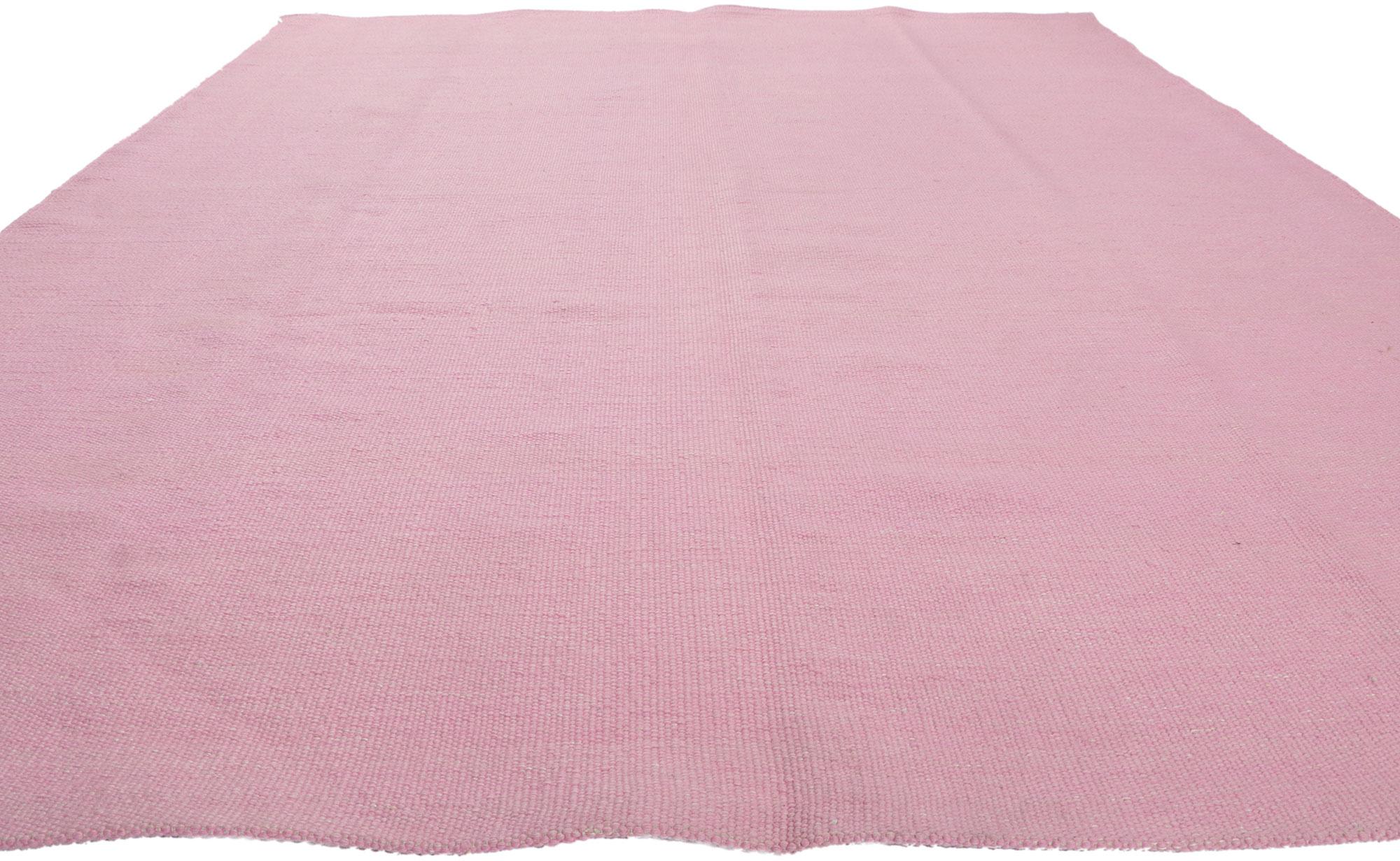 Schwedisch inspirierter rosa Kelim-Teppich mit skandinavisch-modernem Stil (Skandinavische Moderne) im Angebot