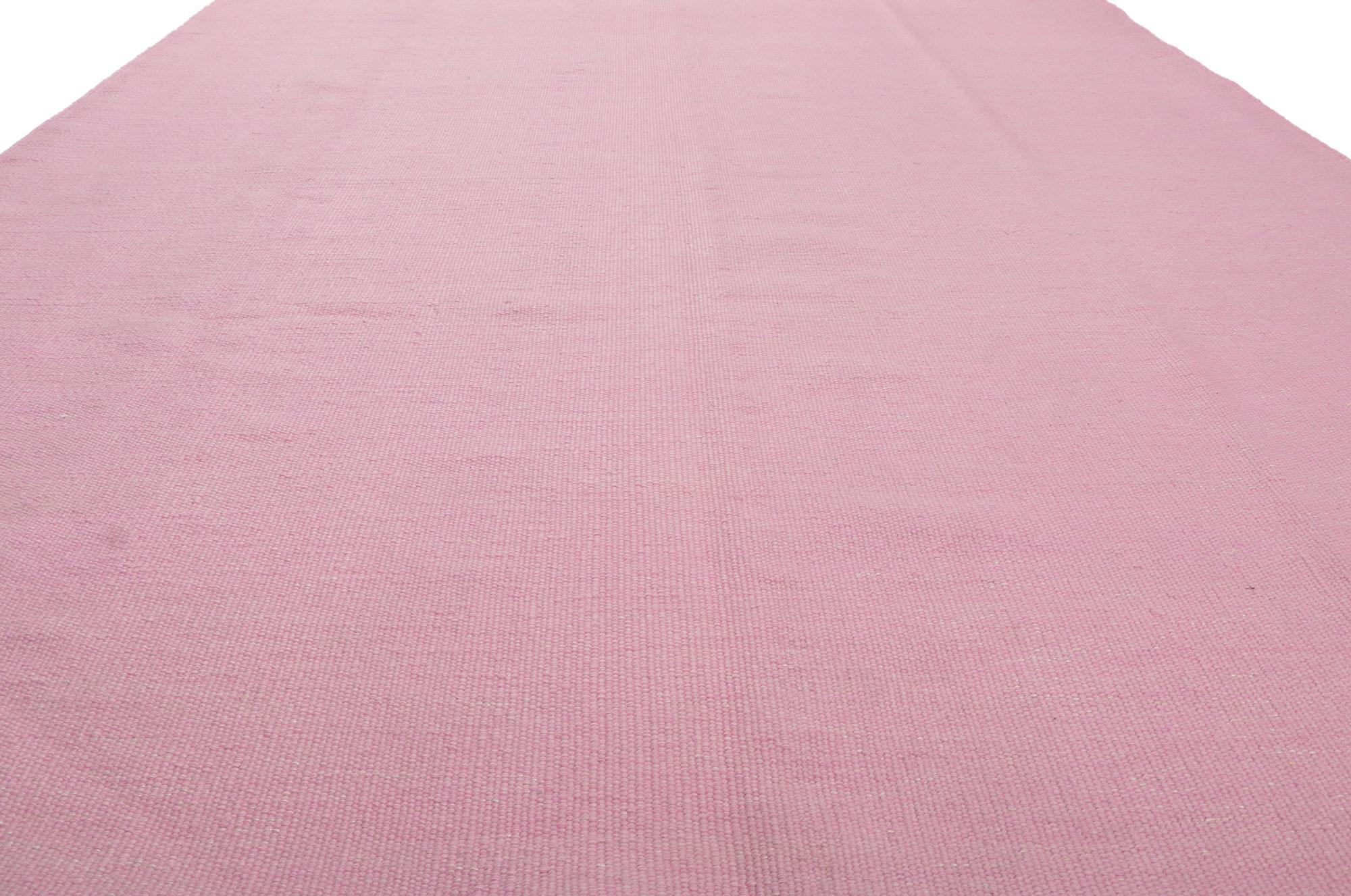 Schwedisch inspirierter rosa Kelim-Teppich mit skandinavisch-modernem Stil (Indisch) im Angebot