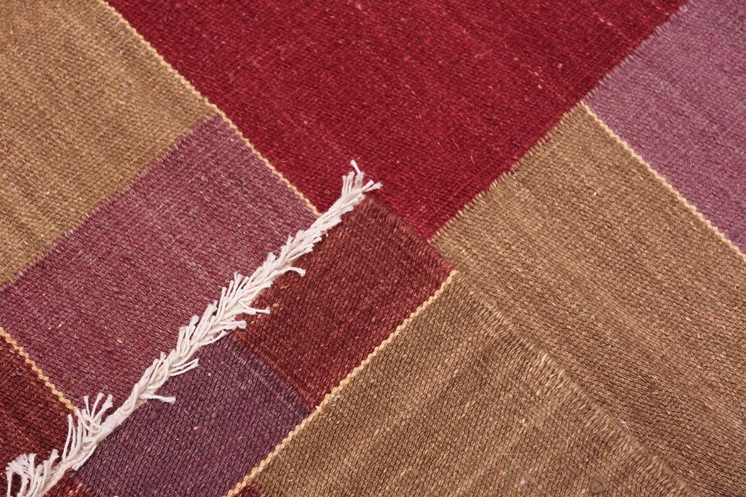 Hand-Woven Swedish Inspired Scandinavian Modern Kilim Carpet. Size: 7 ft x 9 ft 2 in