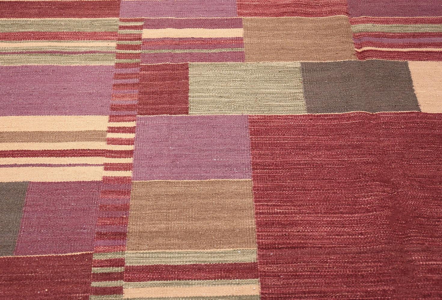 Contemporary Swedish Inspired Scandinavian Modern Kilim Carpet. Size: 7 ft x 9 ft 2 in