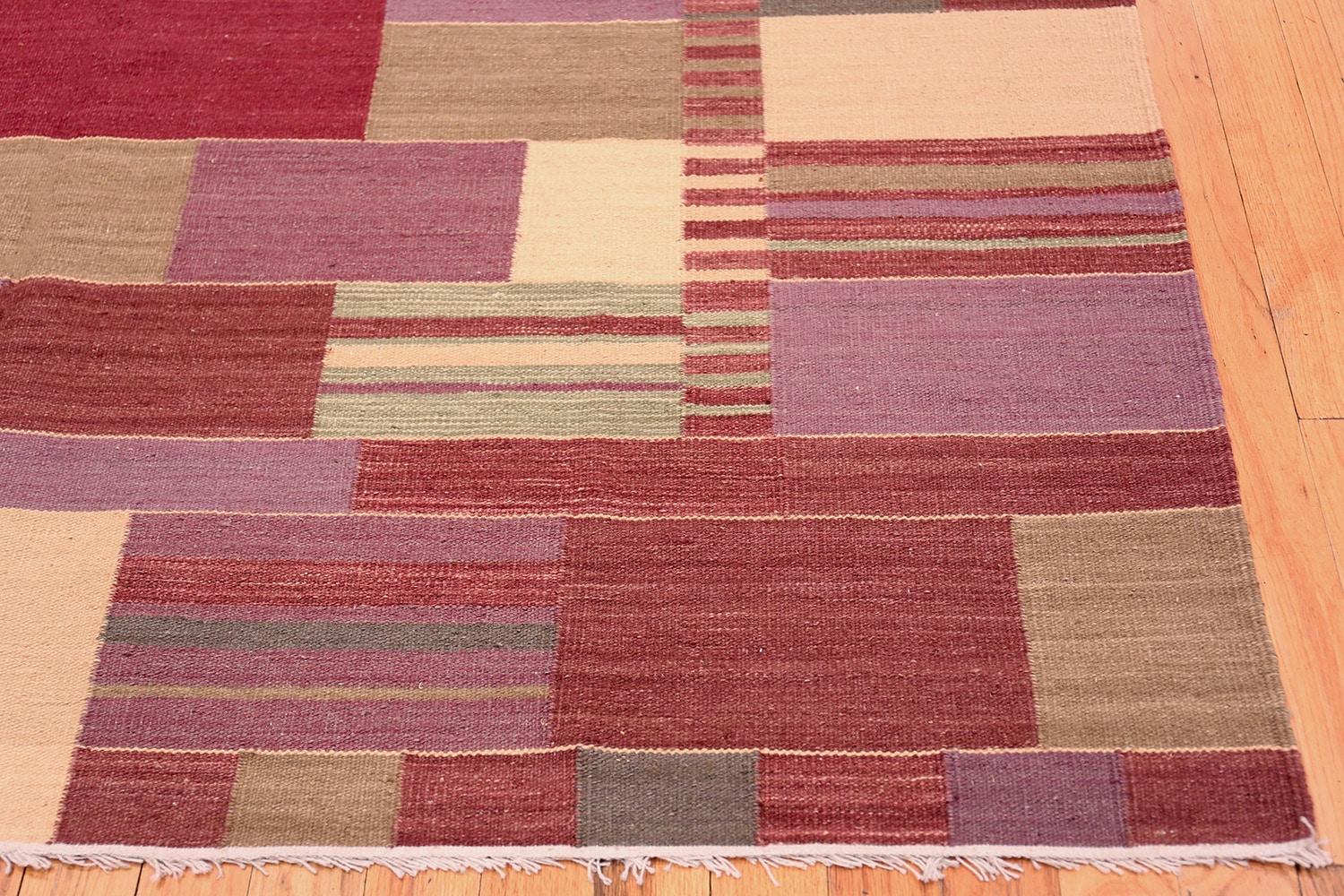 Wool Swedish Inspired Scandinavian Modern Kilim Carpet. Size: 7 ft x 9 ft 2 in