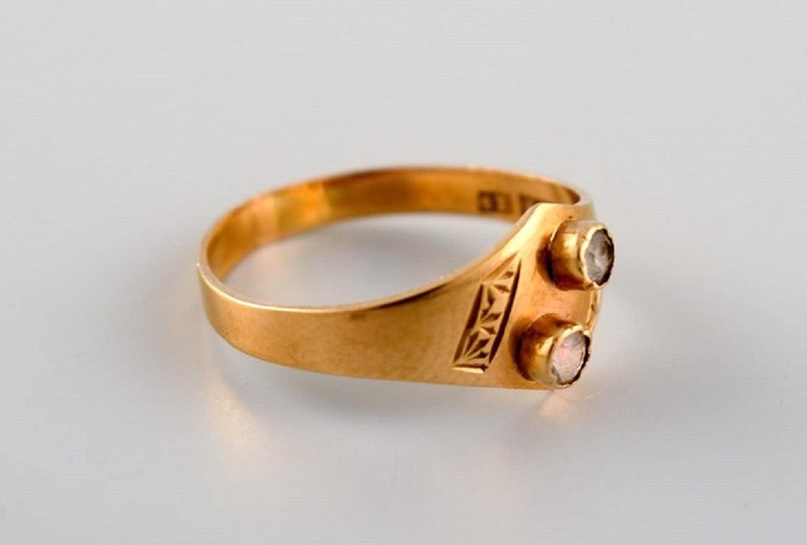 Swedish jeweler. Modernist vintage ring in 18 carat gold adorned with semi-precious stones. Dated 1960.
Diameter: 15.5 mm.
US size: 4.75.
In excellent condition.
Stamped.
In most cases, we can change the size for a fee (USD 50) per ring.