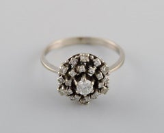 Gioielliere svedese, anello in oro bianco 18 carati ornato di un brillante