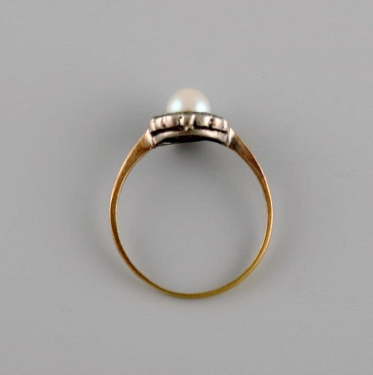 Swedish Jeweler, Vintage Art Deco Ring in 18-Carat Gold with Cultured Pearl In Excellent Condition For Sale In bronshoj, DK