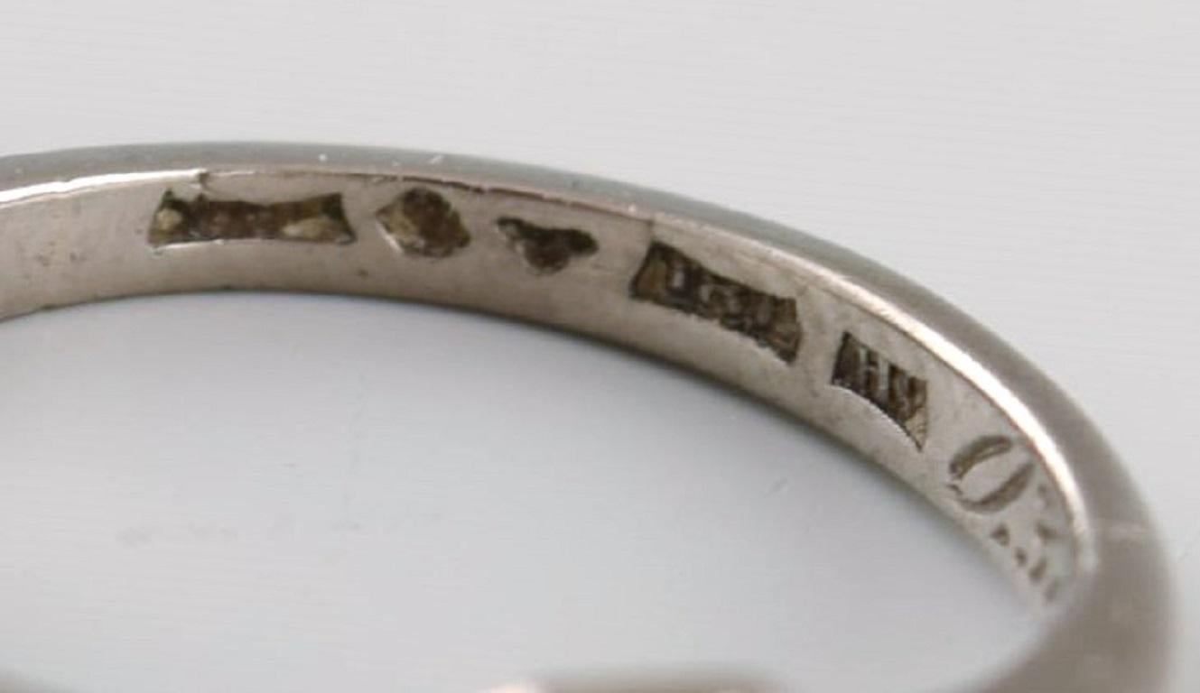 Schwedischer Juwelier, Vintage-Ring aus 18 Karat Weißgold, verziert mit großen Diamanten im Angebot 1