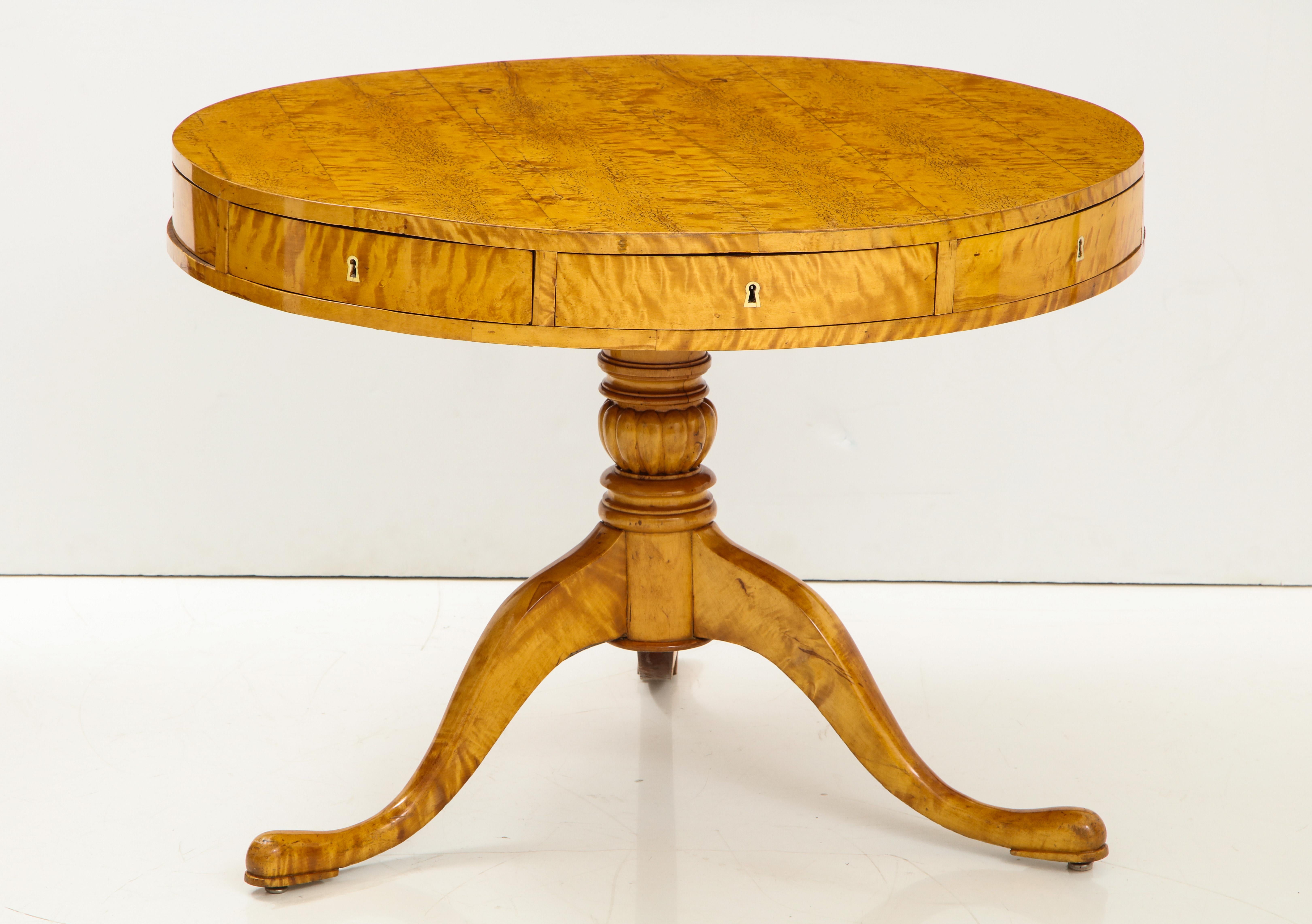 Swedish Karl Johan Birch Root Drum Table, circa 1830s (Schwedisch)