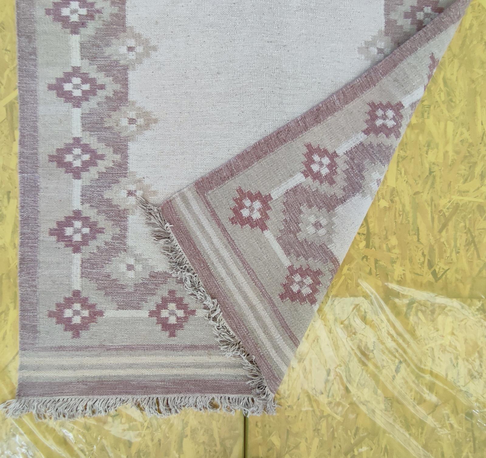 Schwedischer Kilim Flachgewebter Teppich Handgewebter Teppich Rollakan Rölakan Teppich (Mitte des 20. Jahrhunderts) im Angebot