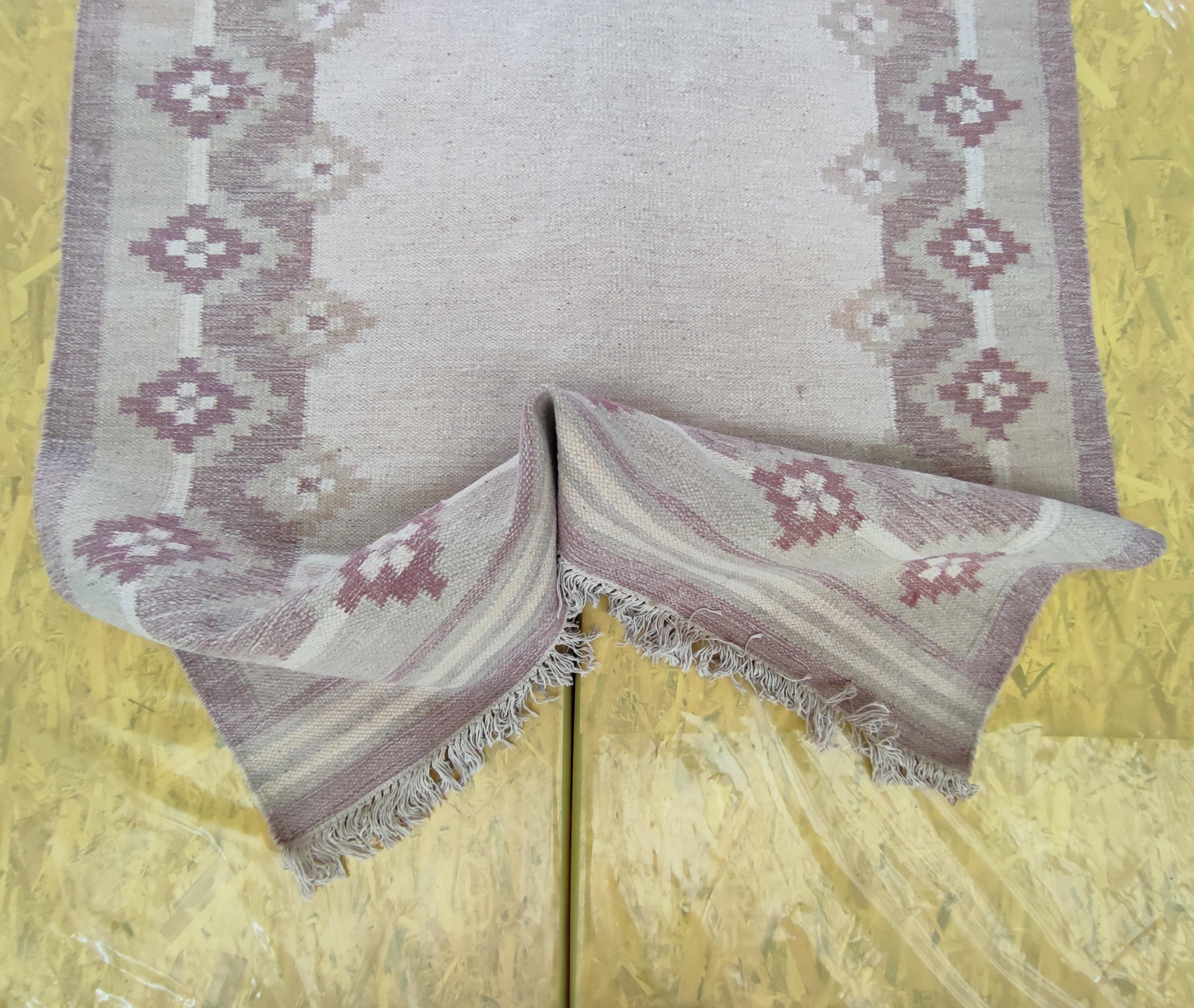 Schwedischer Kilim Flachgewebter Teppich Handgewebter Teppich Rollakan Rölakan Teppich (Wolle) im Angebot