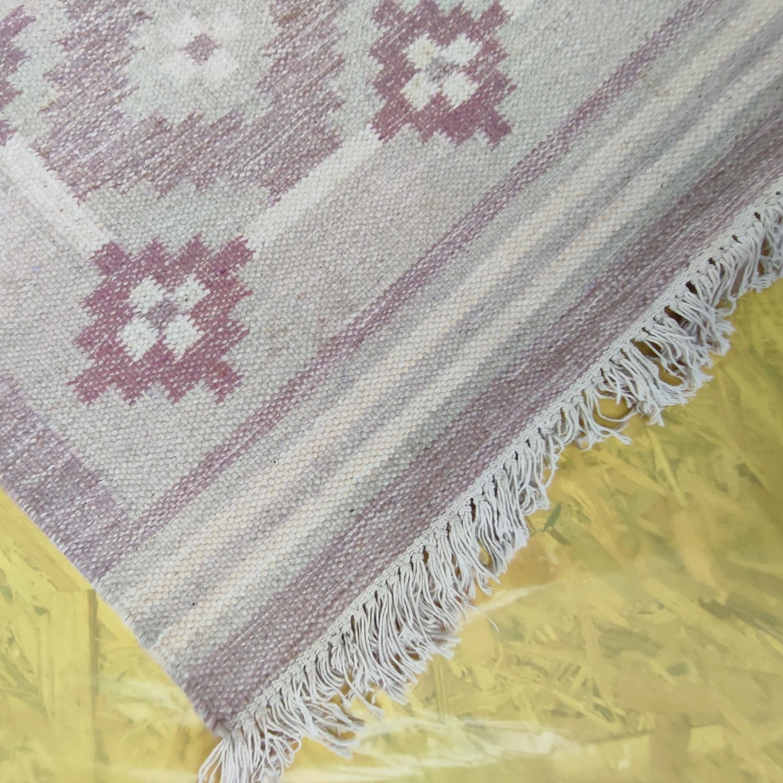 Schwedischer Kilim Flachgewebter Teppich Handgewebter Teppich Rollakan Rölakan Teppich im Angebot 1