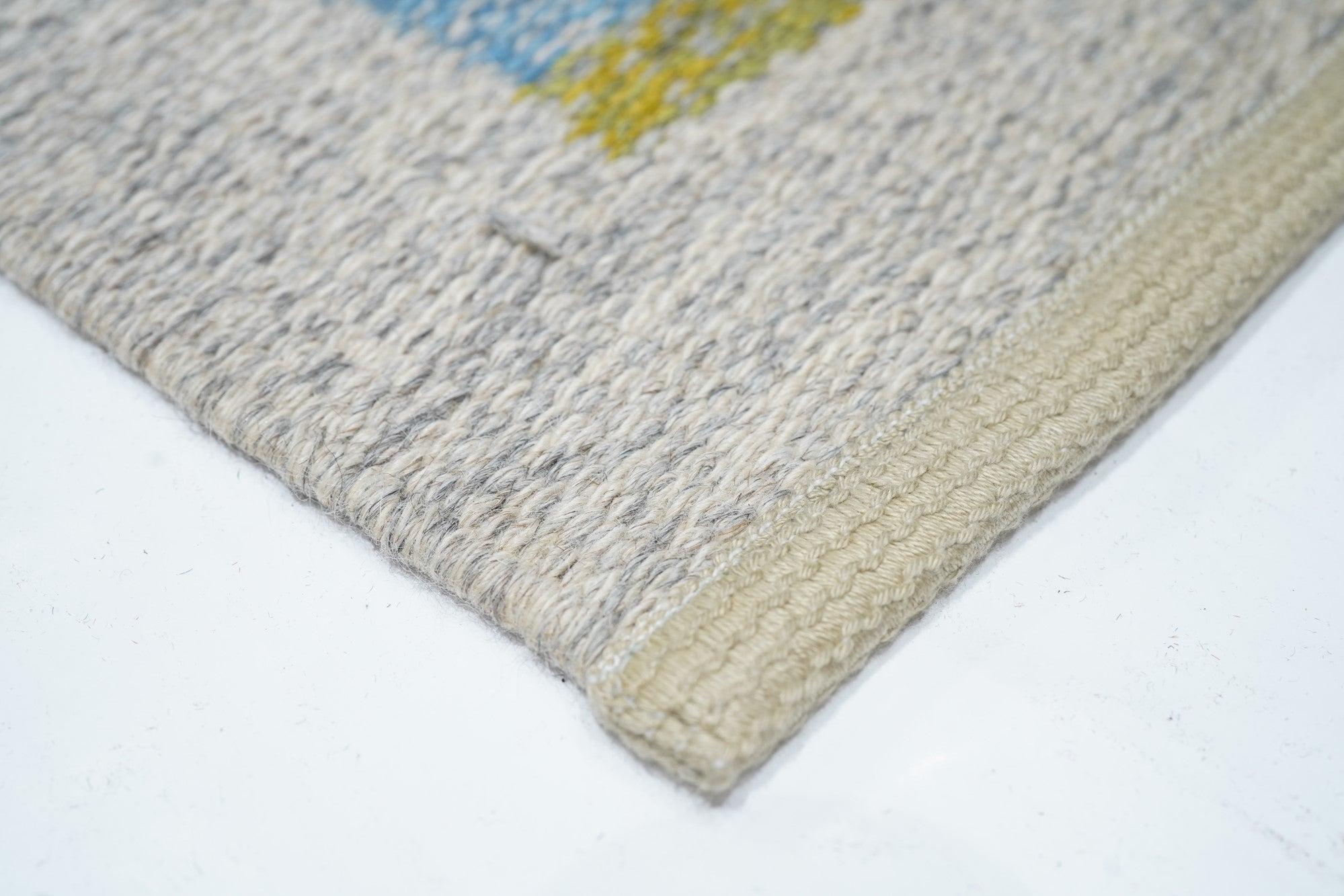 Swedish Kilim Rug 4'3'' x 6'7'' In Excellent Condition For Sale In New York, NY