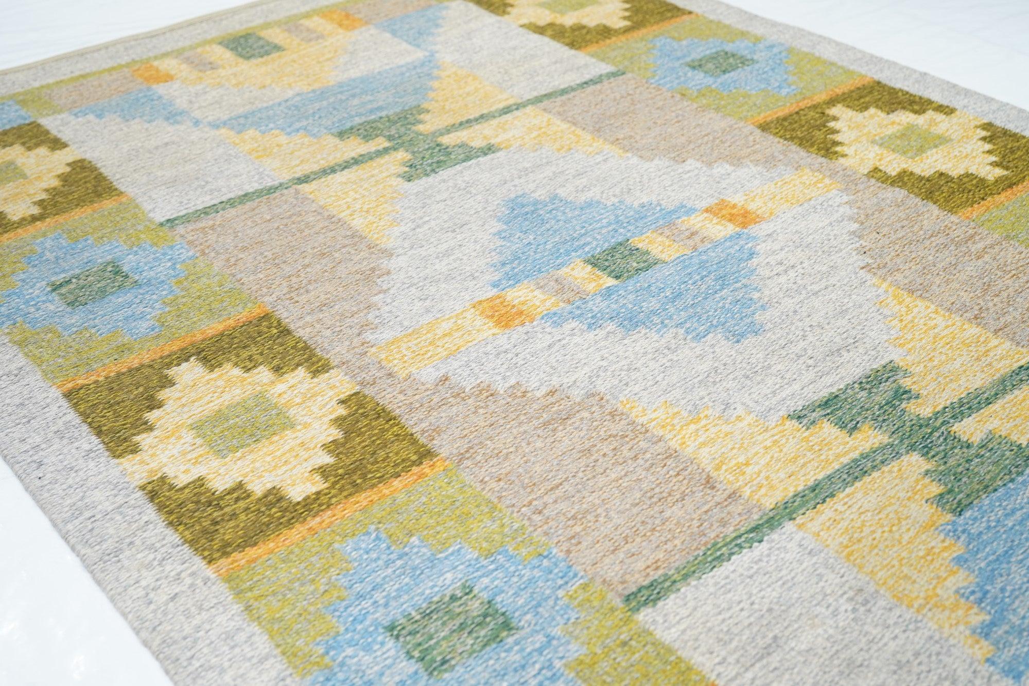 Swedish Kilim Rug 4'3'' x 6'7'' For Sale 3