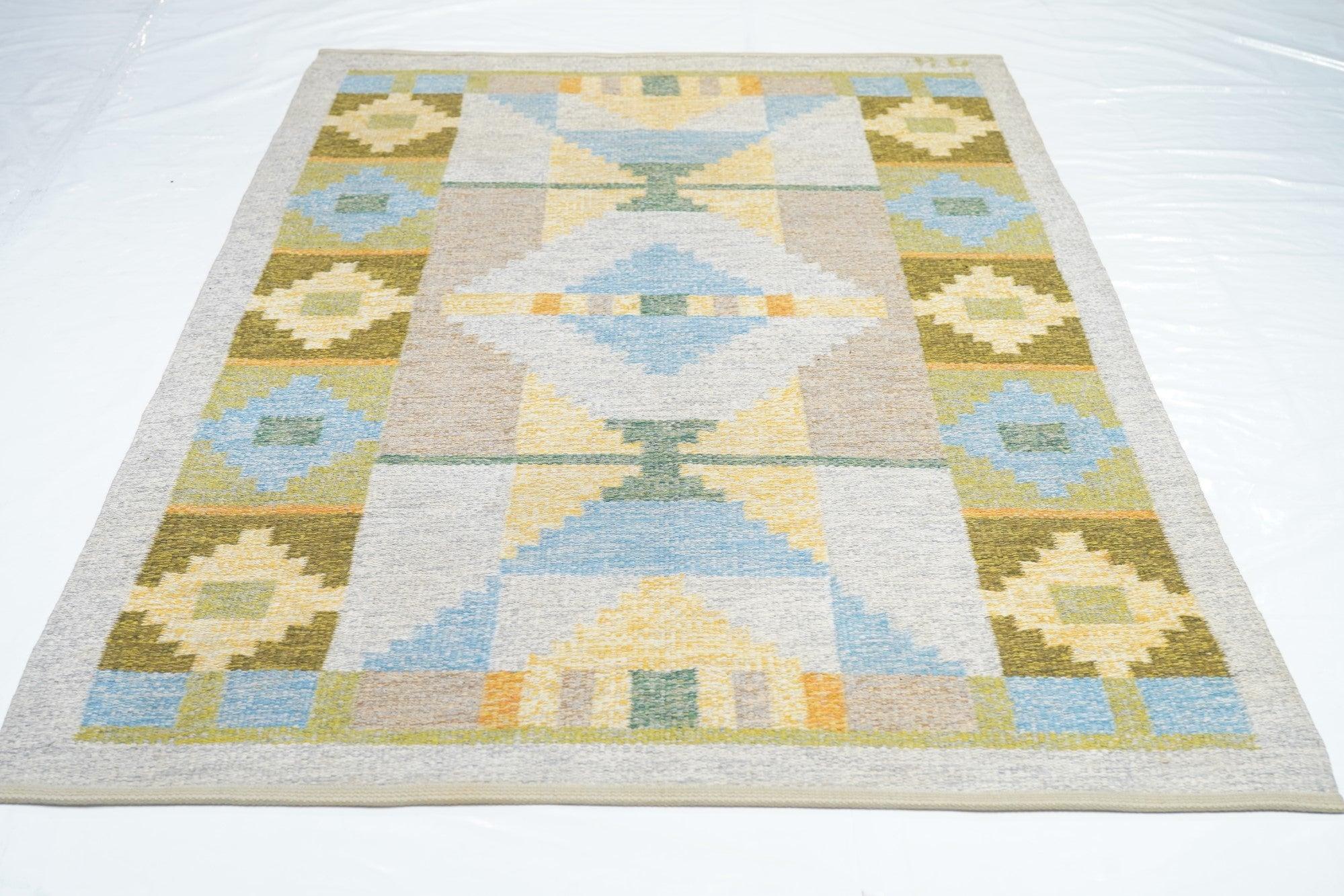 Swedish Kilim Rug 4'3'' x 6'7'' For Sale 4