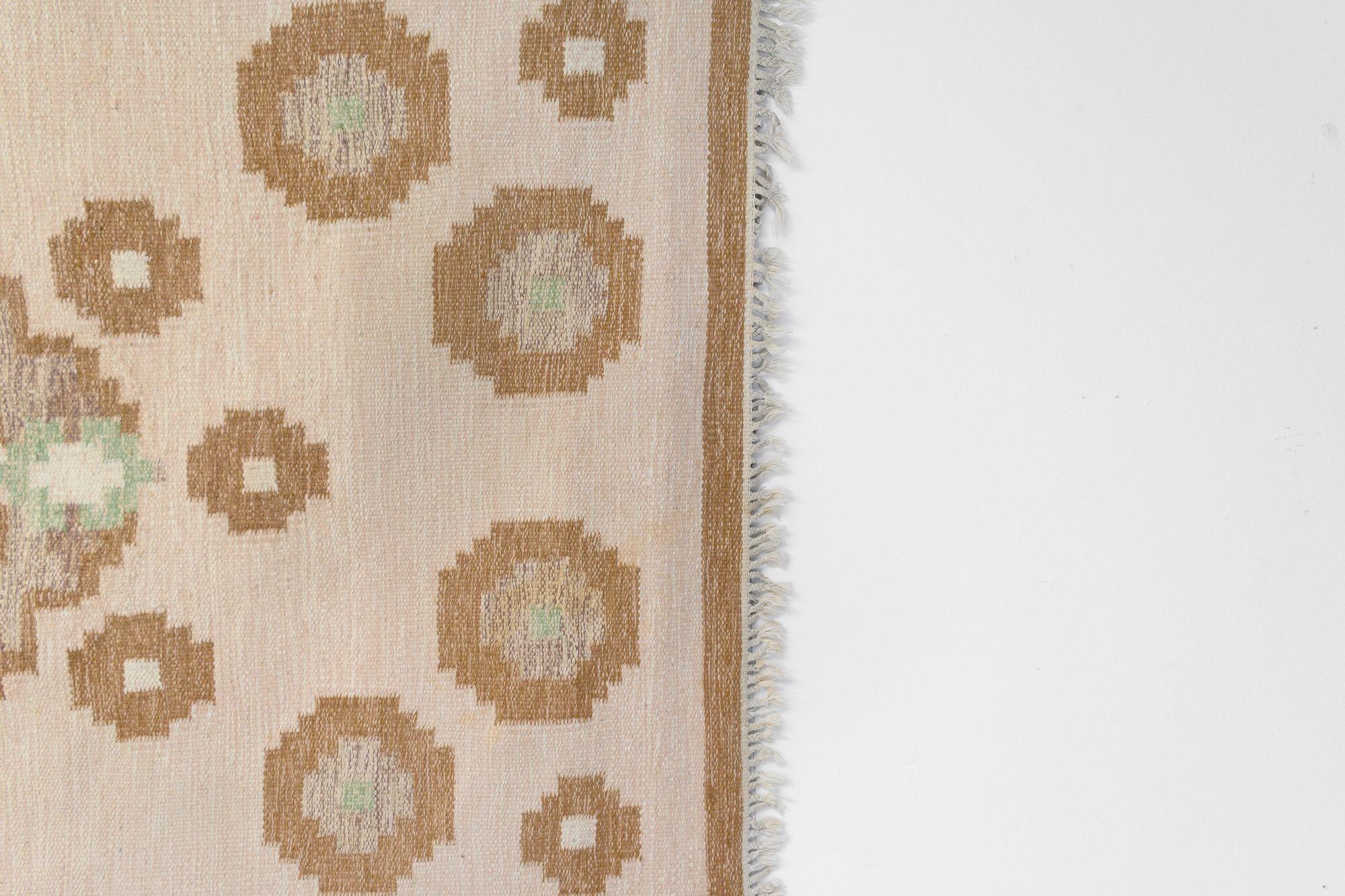 Milieu du XXe siècle Kilim suédois signé E en vente