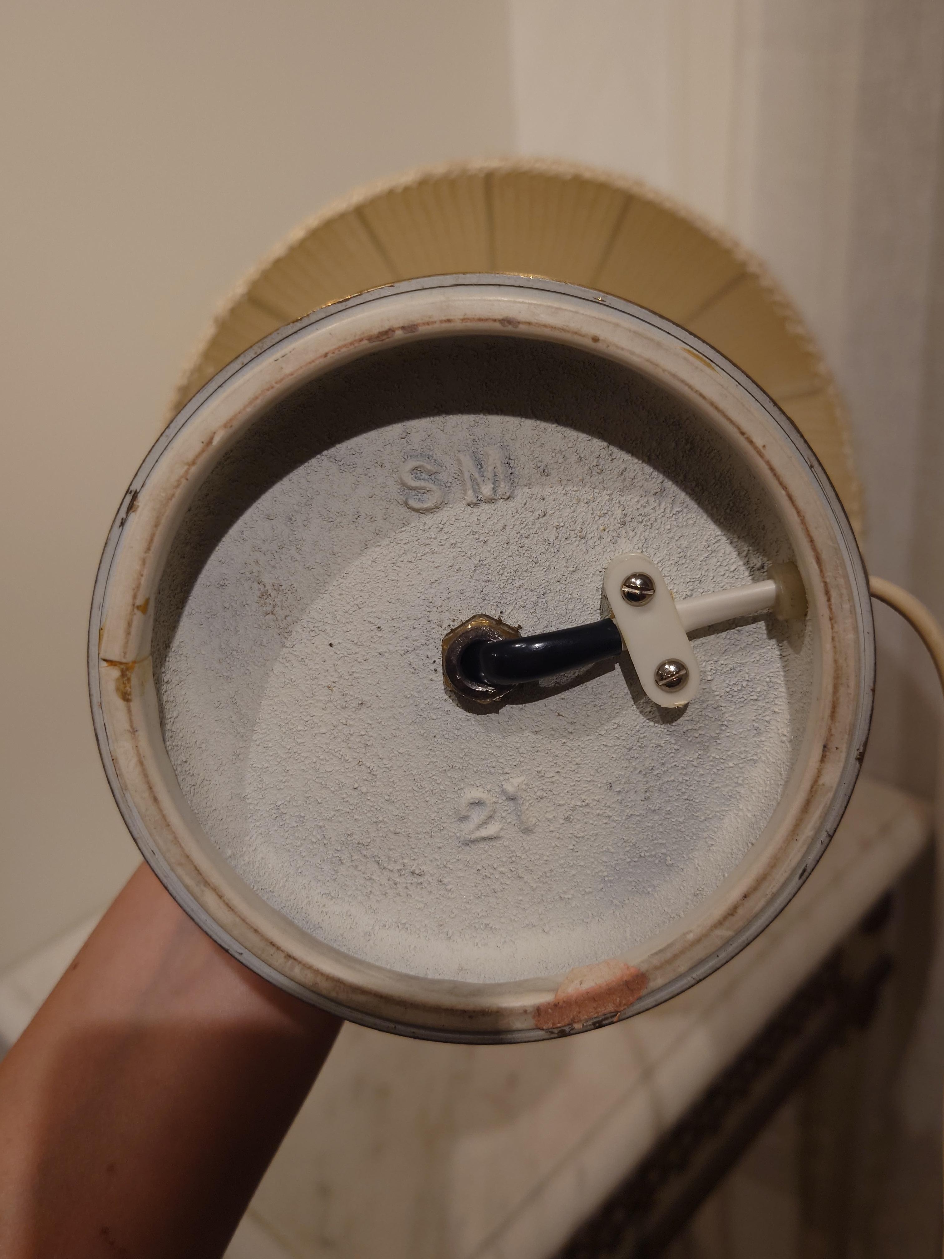 Sueca Kosta Lámpara de mesa contemporánea de latón 60s Sueca moderna en venta 7