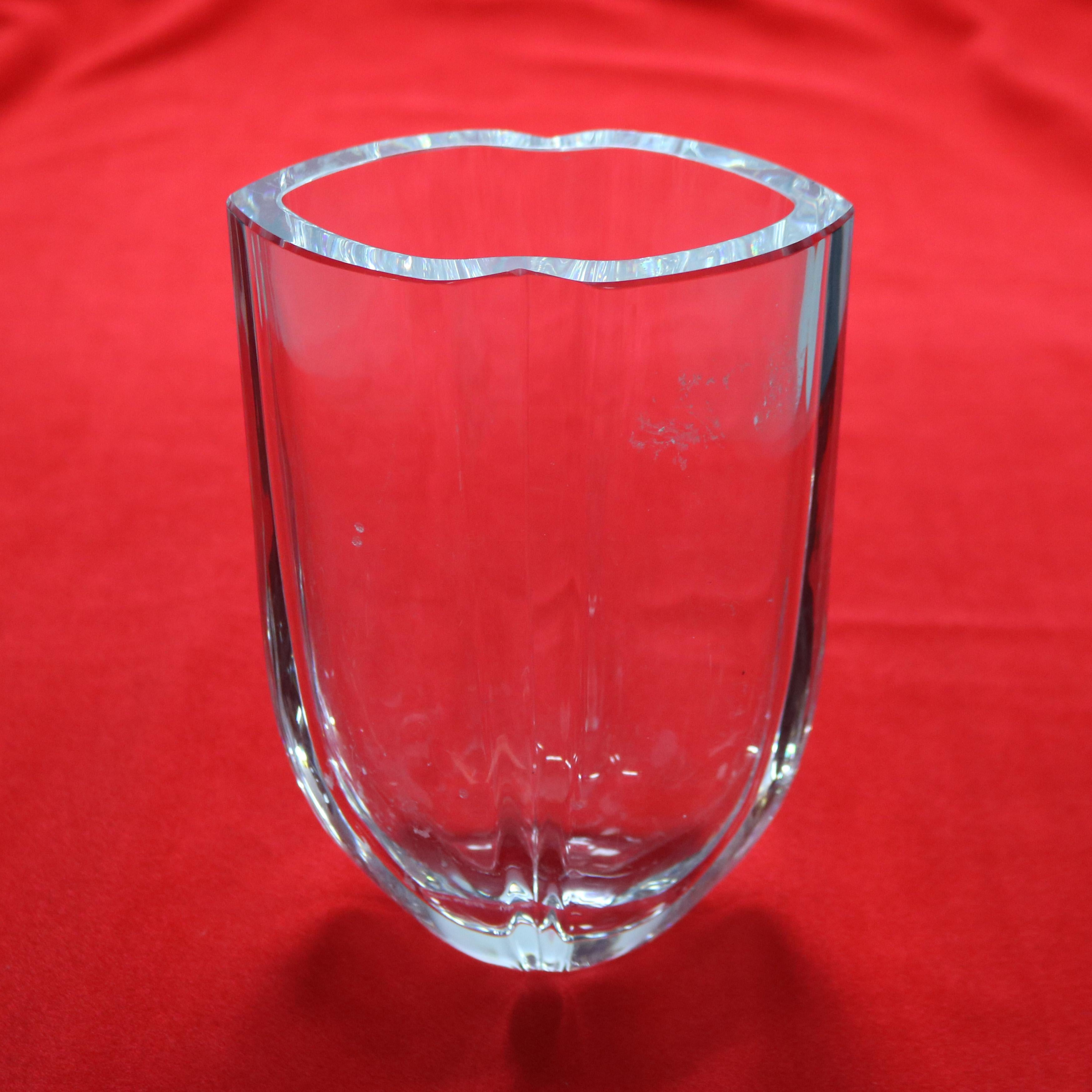 Swedish Kosta Lead Crystal Flower Vase, 20th C In Good Condition In Big Flats, NY