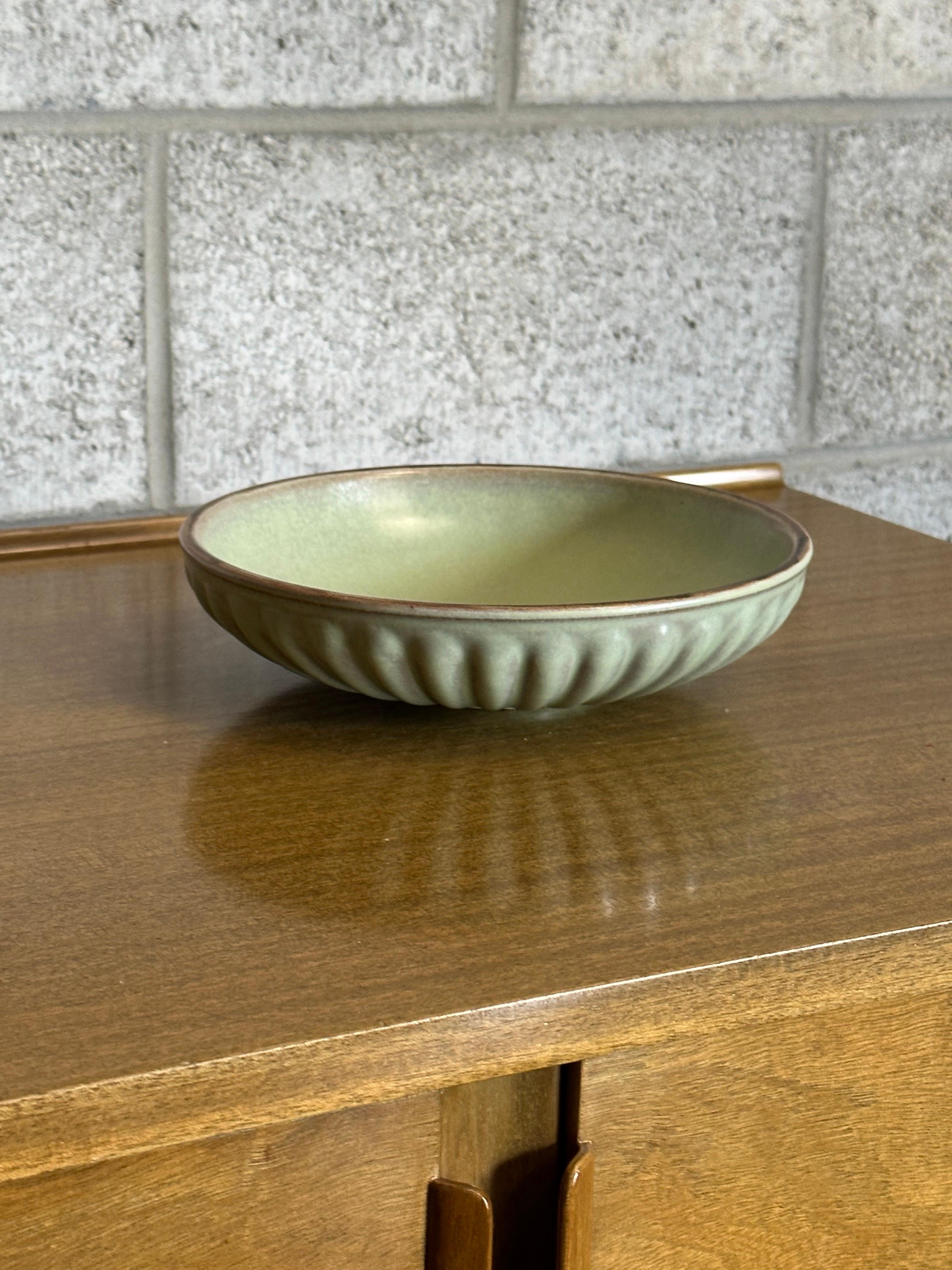 Swedish Large Ceramic Low Bowl Attributed to Harald Östergren for Upsala Ekeby In Good Condition For Sale In St.Petersburg, FL