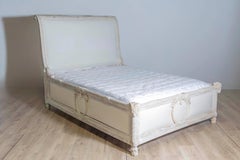 Swedish Late 18th Century Neoclassical Painted Bed with Medallions