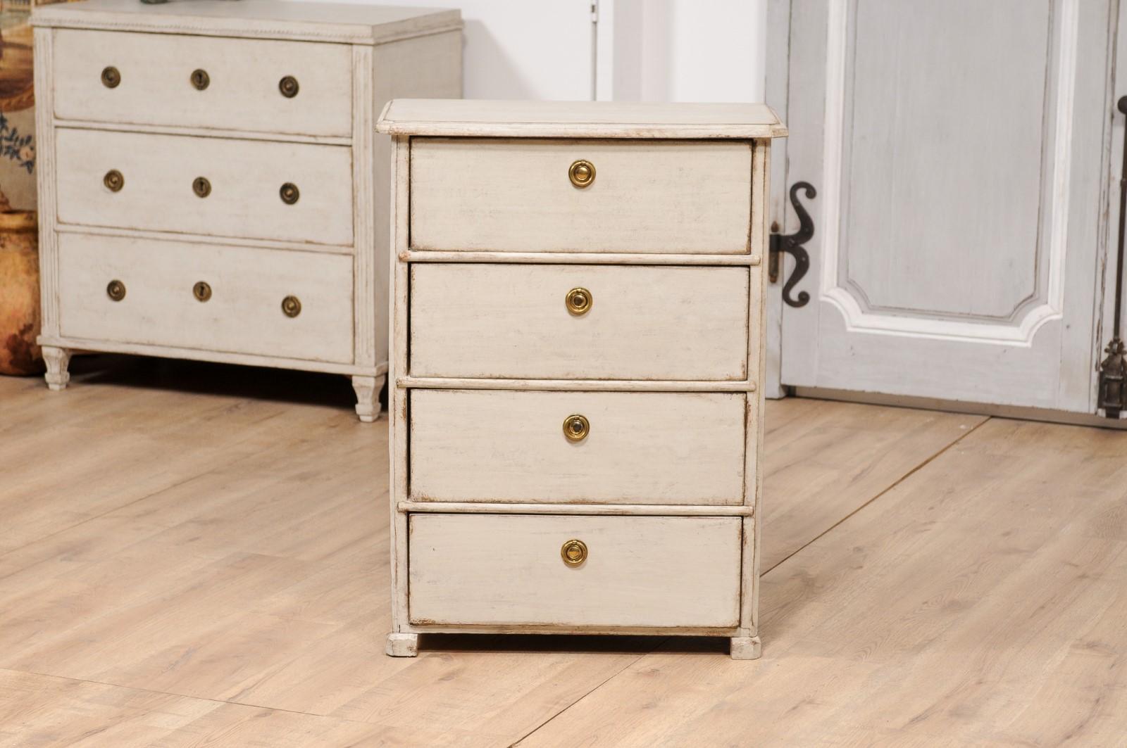 Swedish Late 19th Century Light Grey Painted Bedside Chest with Four Drawers In Good Condition For Sale In Atlanta, GA