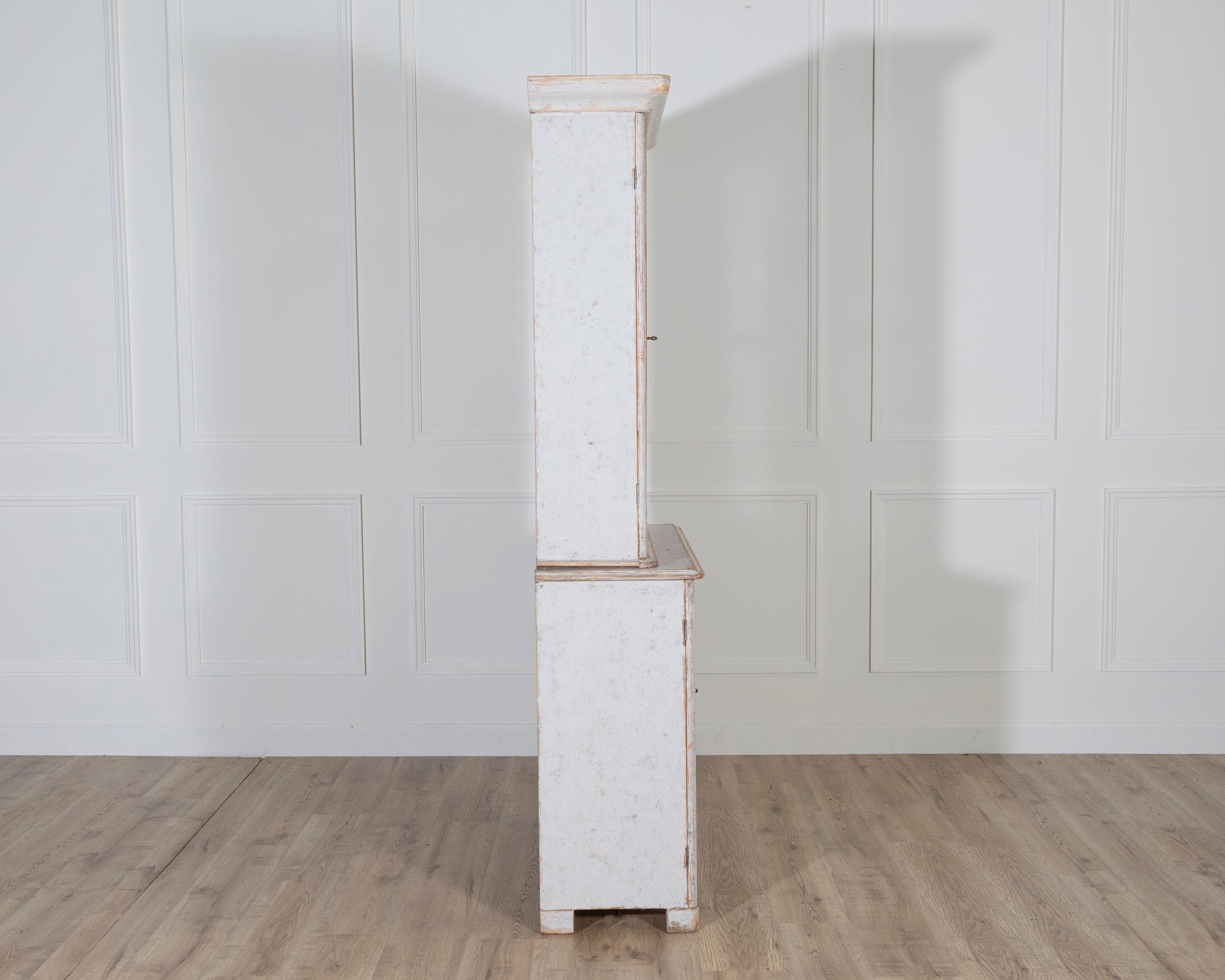 Swedish Late 19th Century Painted Bookcase with Glass Doors In Good Condition For Sale In Atlanta, GA