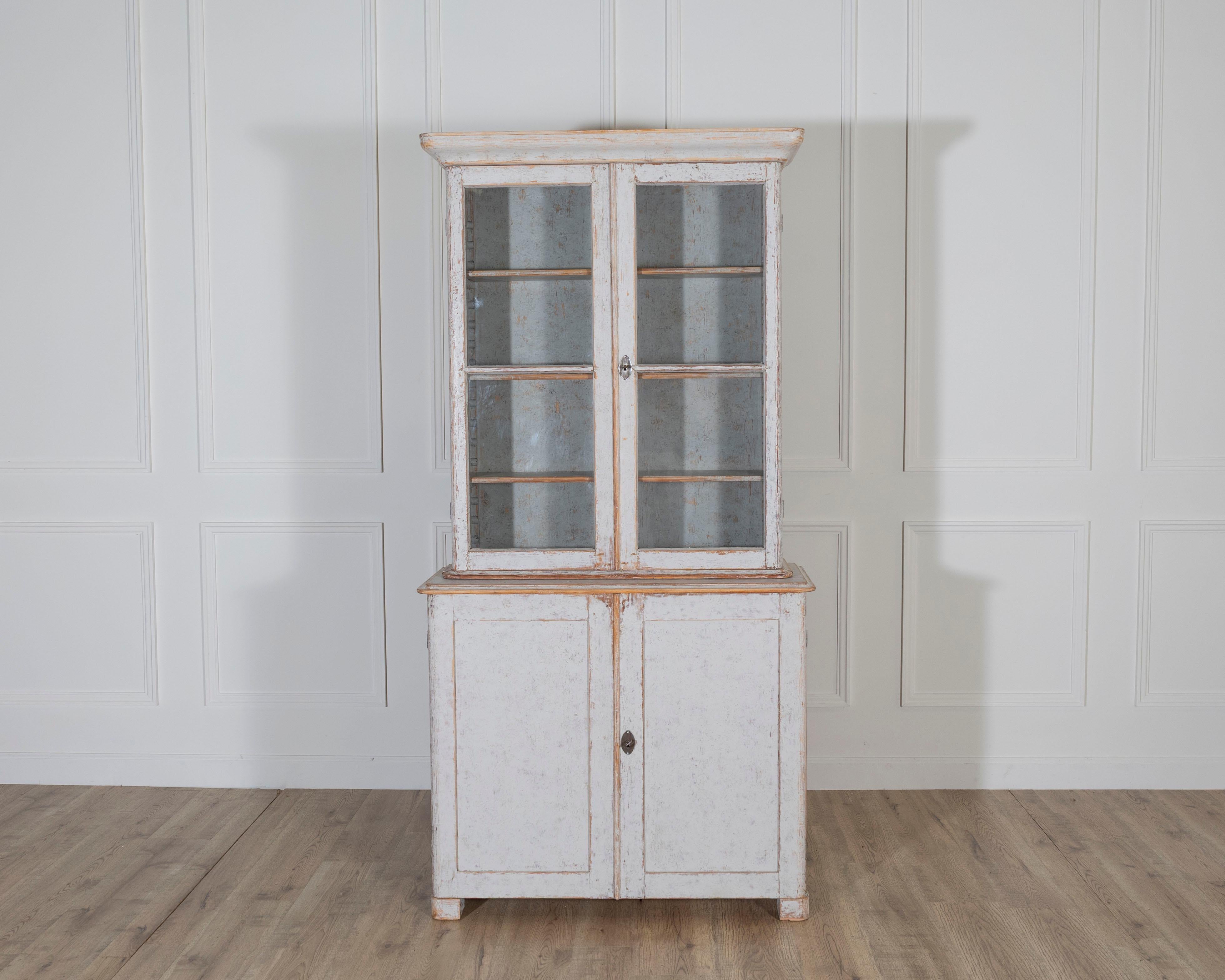 Swedish Late 19th Century Painted Bookcase with Glass Doors For Sale 3