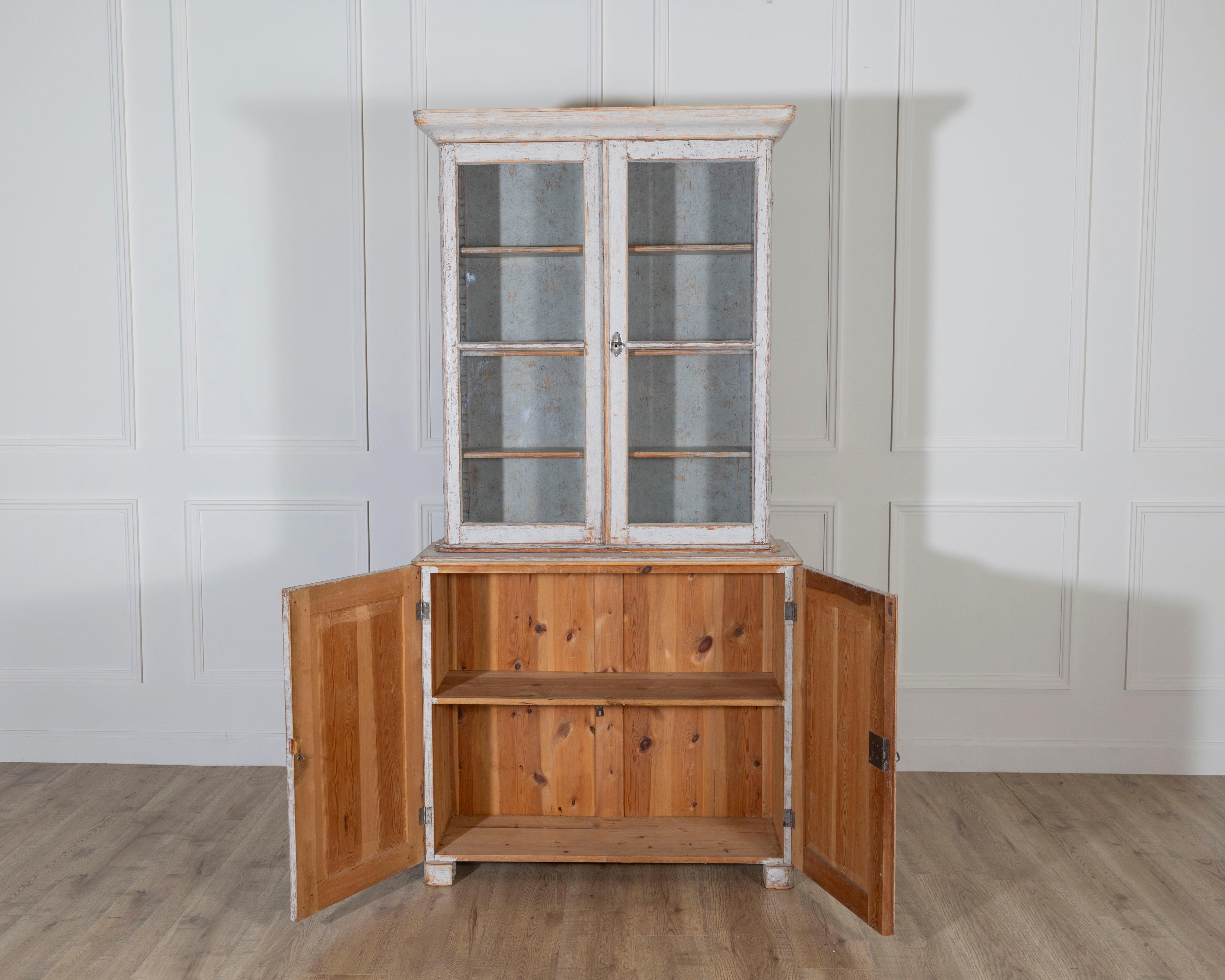 Swedish Late 19th Century Painted Bookcase with Glass Doors For Sale 5