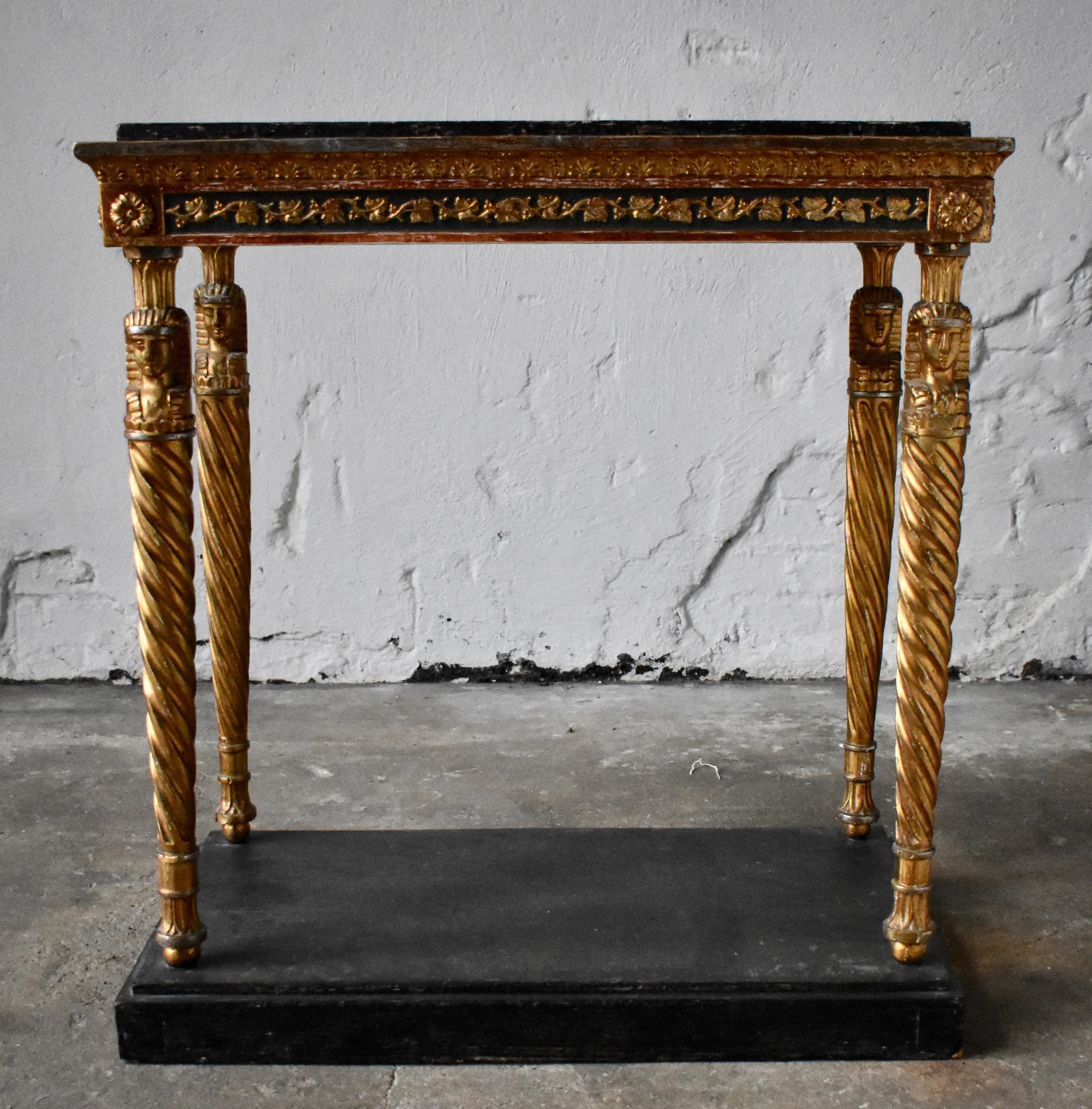 Swedish late Gustavian console table, Stockholm early 1800s
With top in imitation painted wood - (Profyr)
Bottom with carved decor of Egyptian figures -
Excellent golden plating.