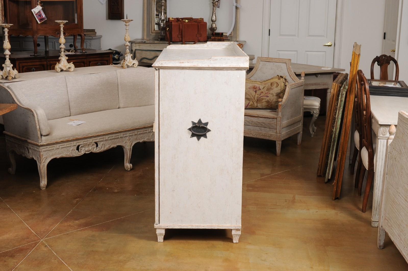 Swedish Late Gustavian Early 19th Century Sideboard with Carved Diamond Motifs For Sale 4