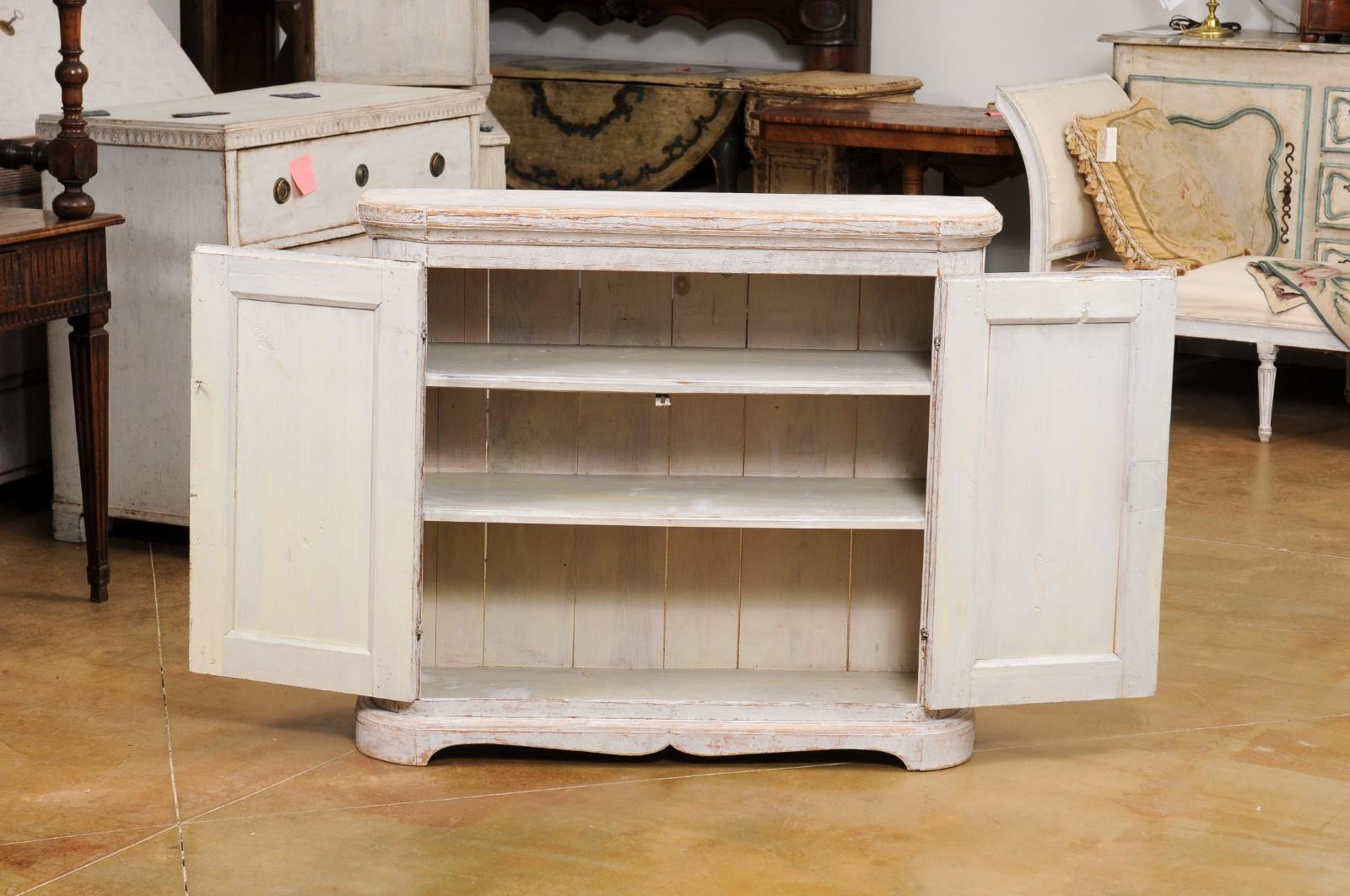 Swedish Late Gustavian Period 1820s Painted Buffet with Carved Reeded Doors For Sale 8