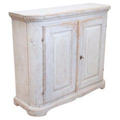 Swedish Late Gustavian Period 1820s Painted Buffet with Carved Reeded Doors