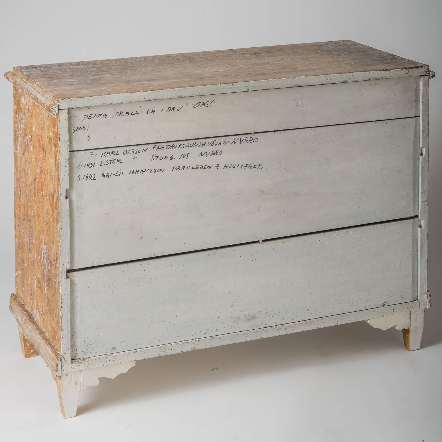 Swedish Late Gustavian Period Three-Drawer Chest, circa 1825 For Sale 6