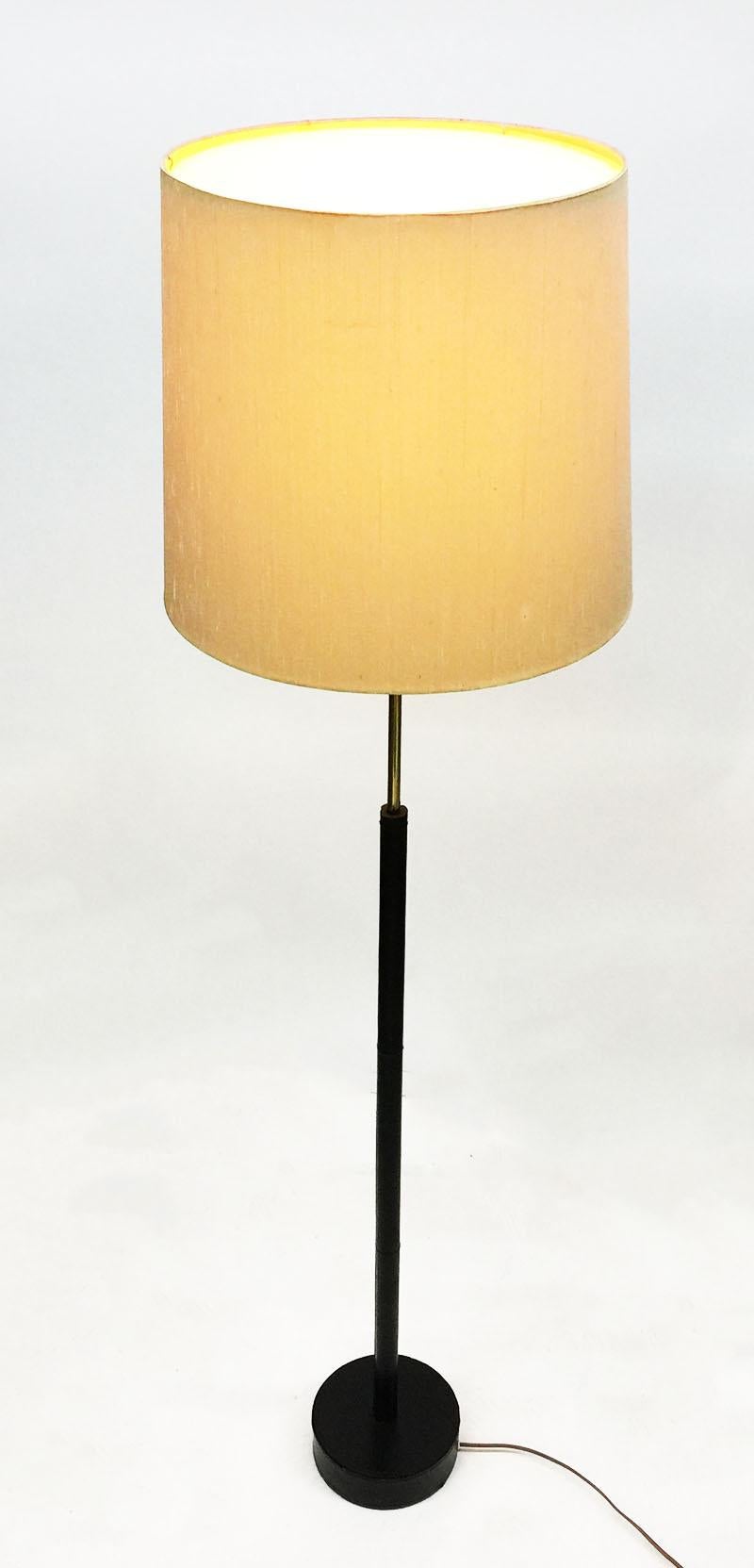 Swedish leather and brass floor lamp by Bergboms, 1960s

Scandinavian midcentury floor lamp by Bergboms Sweden, 1960s
Covered with black stitched leather
The light switch is located at the top of the base, below the light ball 

Bergboms also