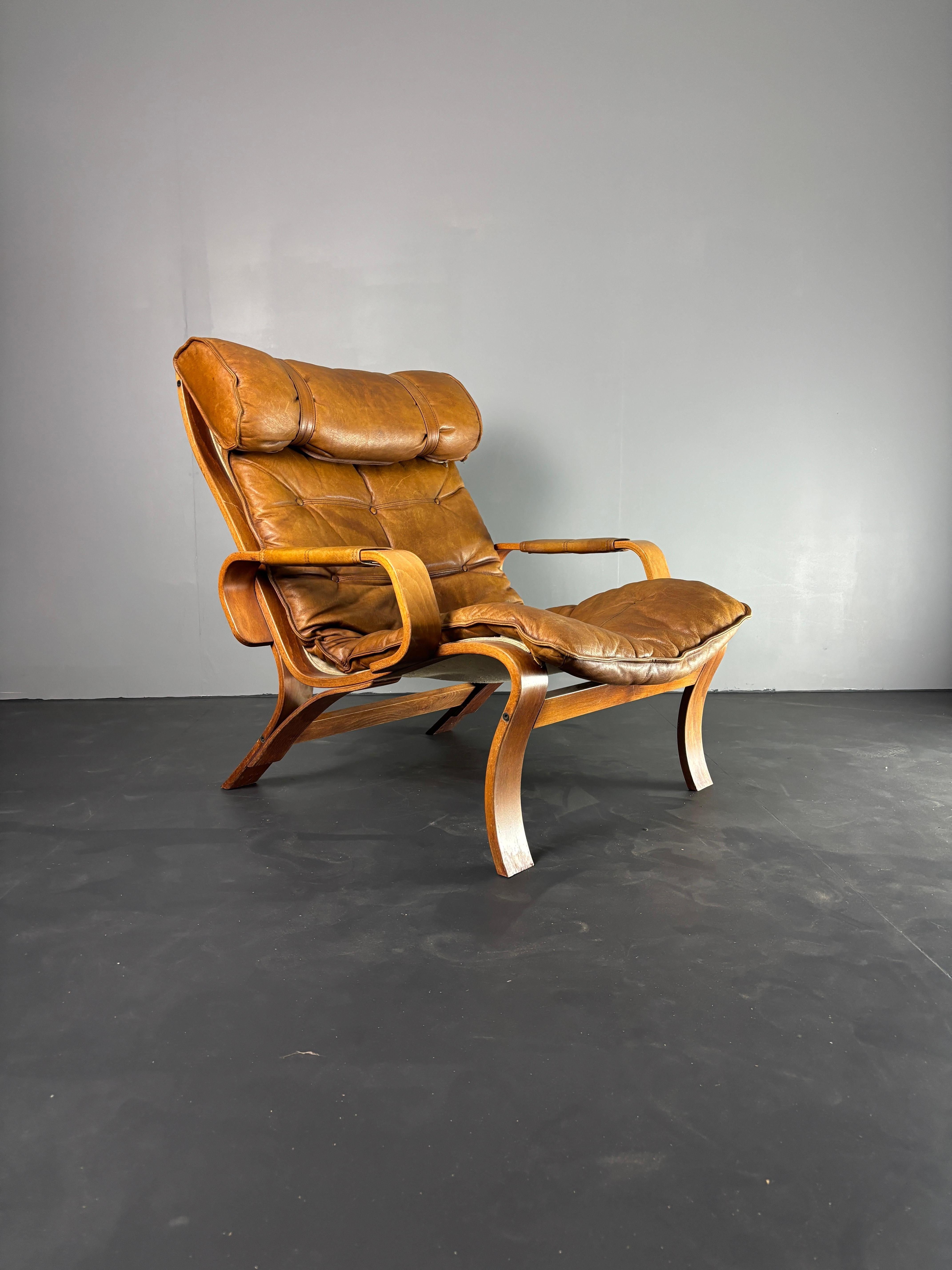 Suédois Chaise longue suédoise en bois courbé et cuir Model No No par Jan Bengstsson, 1970 en vente
