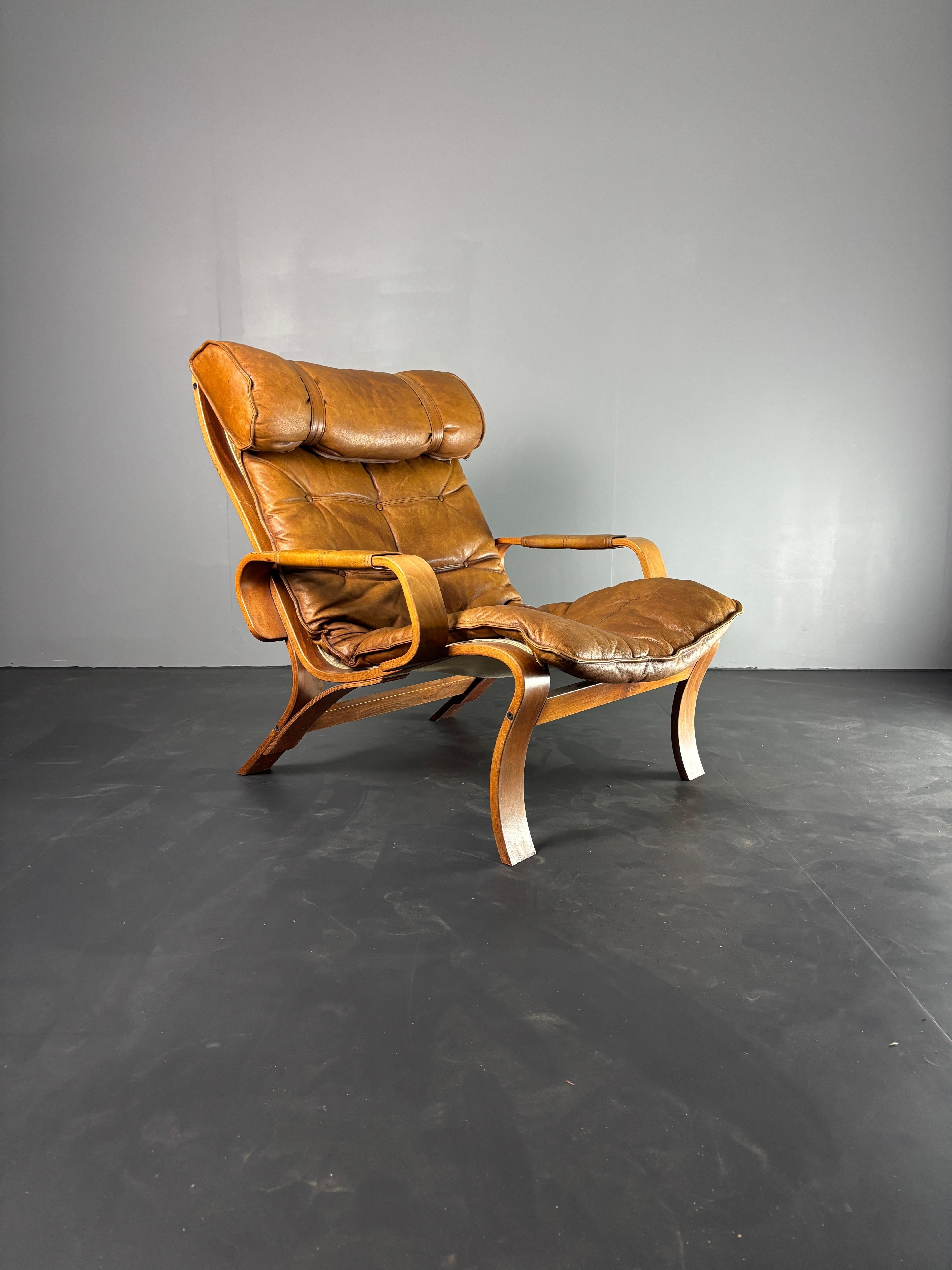 Fin du 20e siècle Chaise longue suédoise en bois courbé et cuir Model No No par Jan Bengstsson, 1970 en vente