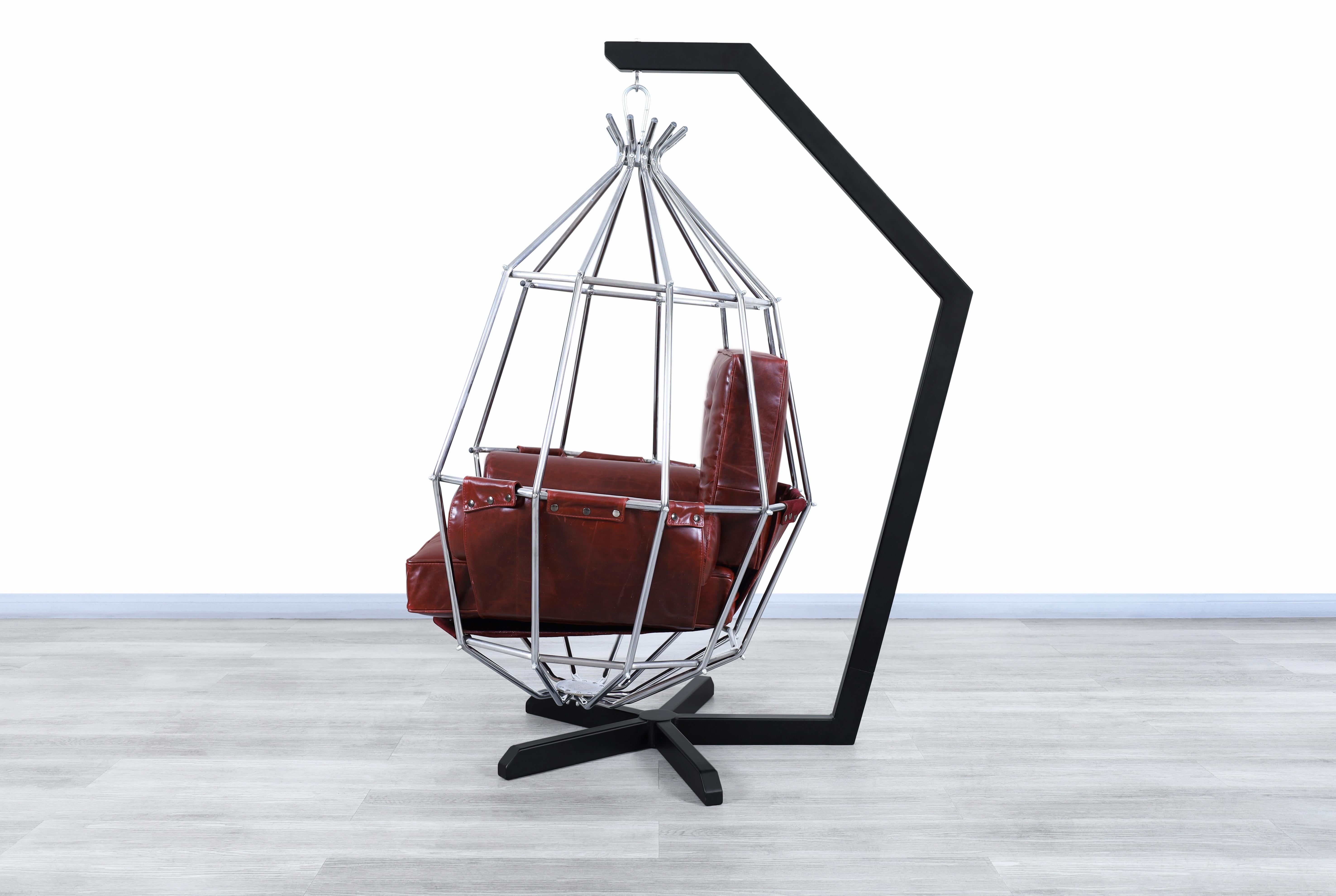 Schwedischer Swing-Stuhl „Perrot Cage“ aus Leder von Ib Arberg im Zustand „Hervorragend“ im Angebot in North Hollywood, CA