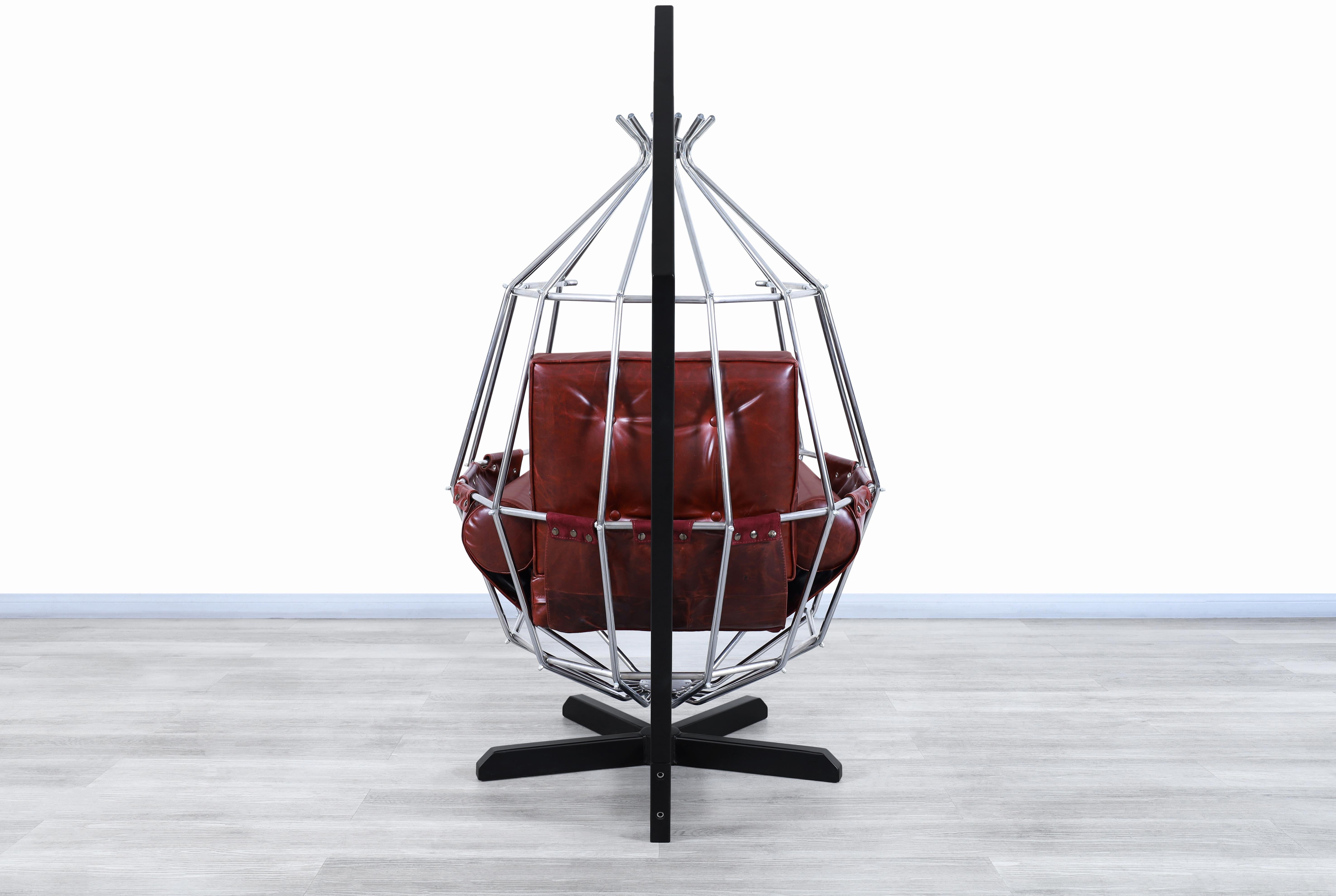 Chaise pivotante suédoise en cuir « Perrot Cage » d'Ib Arberg en vente 1